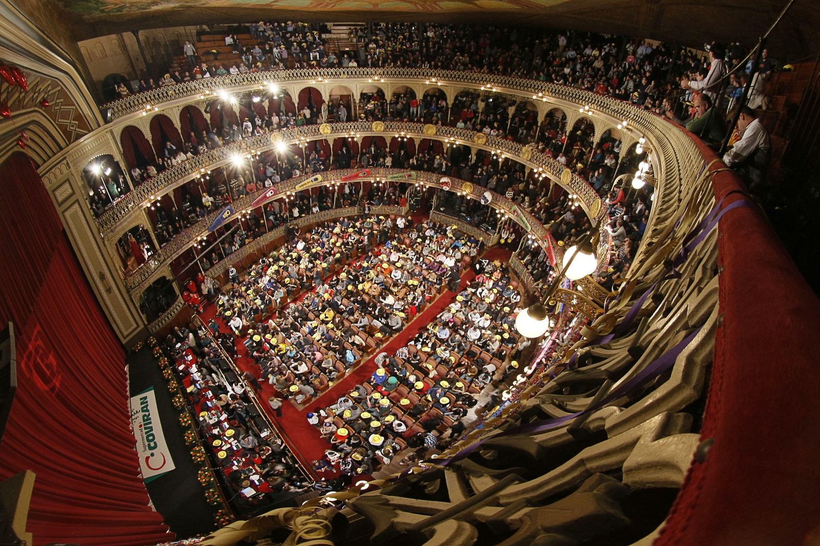 El Teatro Falla, repleto de público.