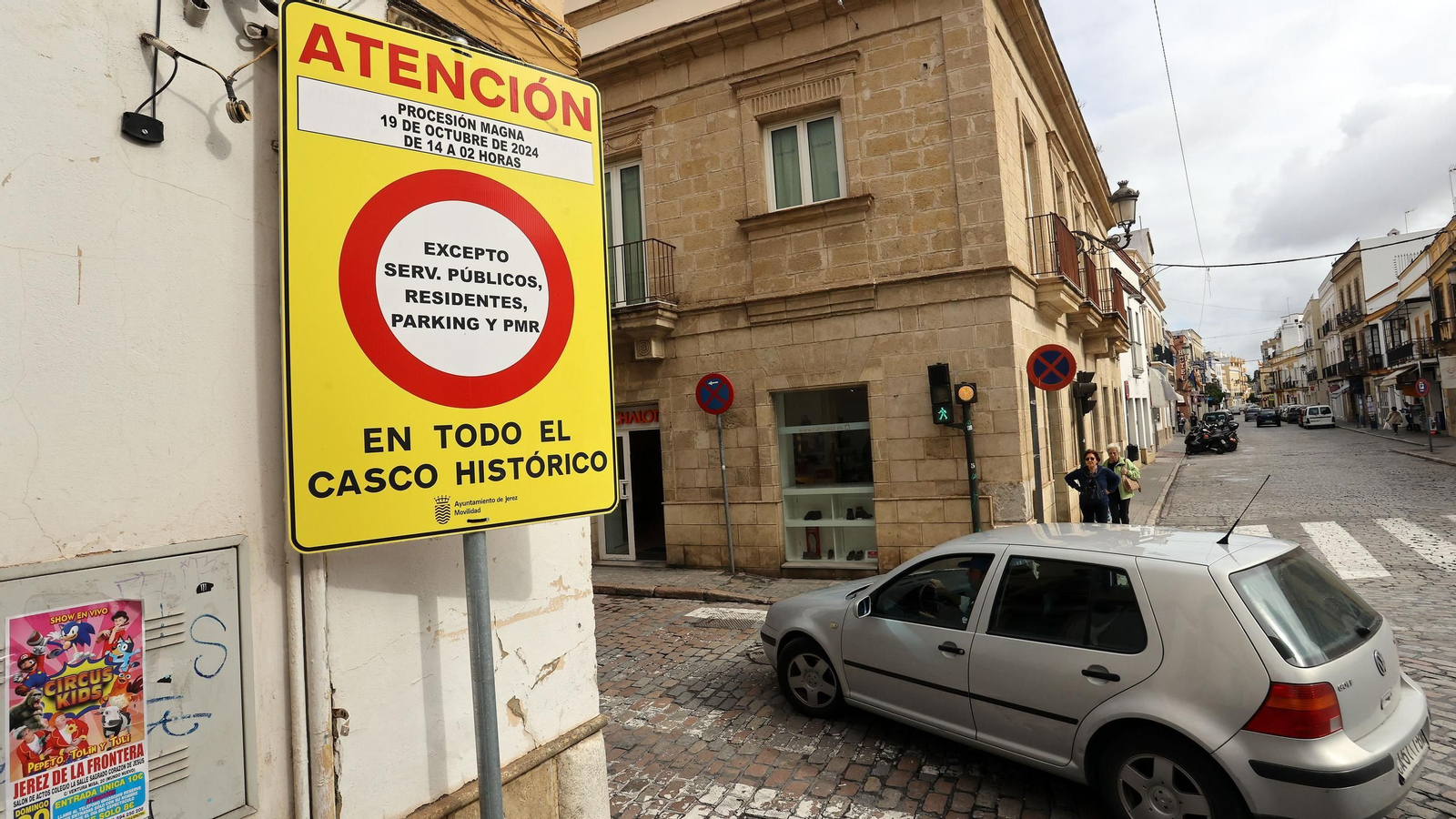 Cartel que anuncia los cortes de calle por la Magna Mariana.