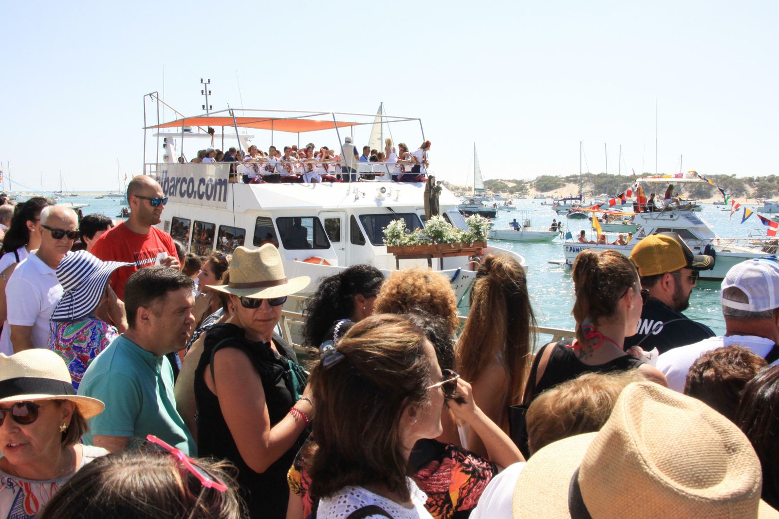 Procesión marinera y celebraciones de la Virgen del Carmen en Sancti Petri