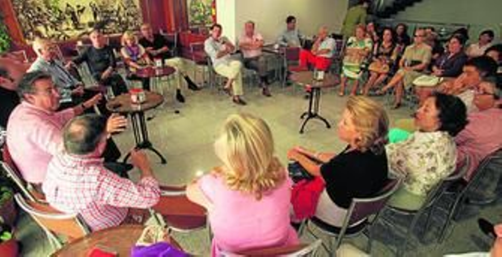 Reunión mantenida ayer entre Zoido y los comerciantes del centro.