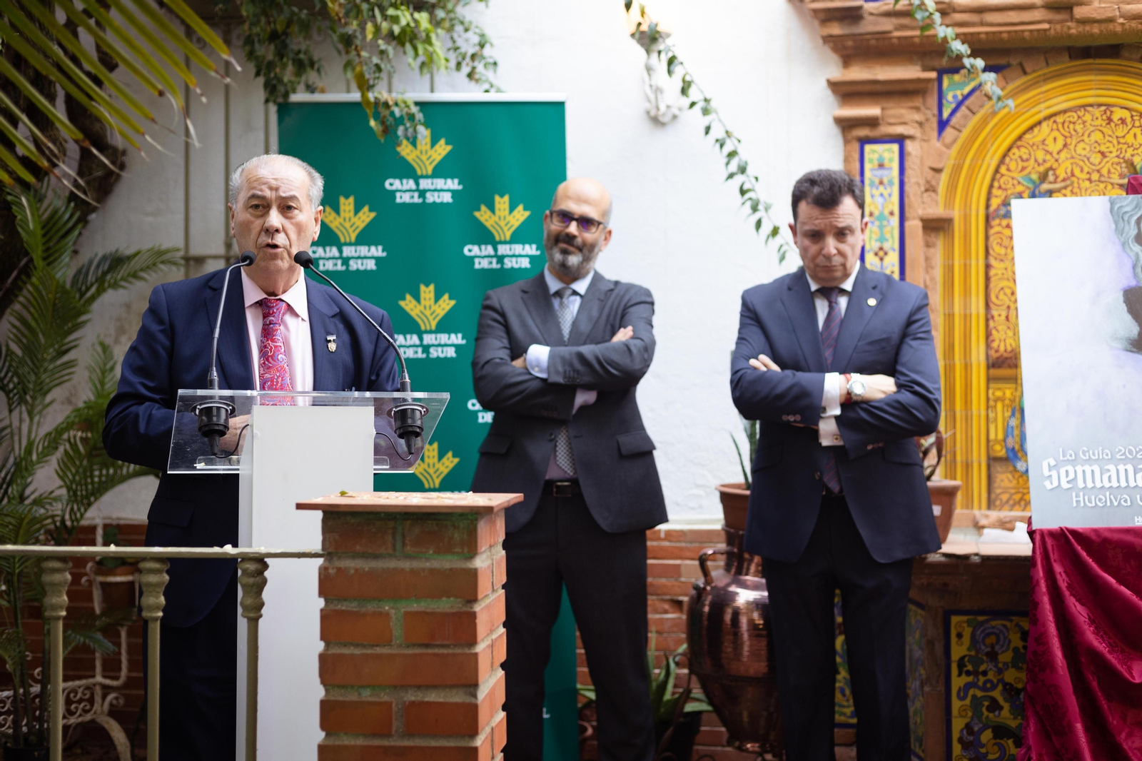 Imágenes de la presentación de la Guía de la Semana Santa de Huelva y su provincia 2023