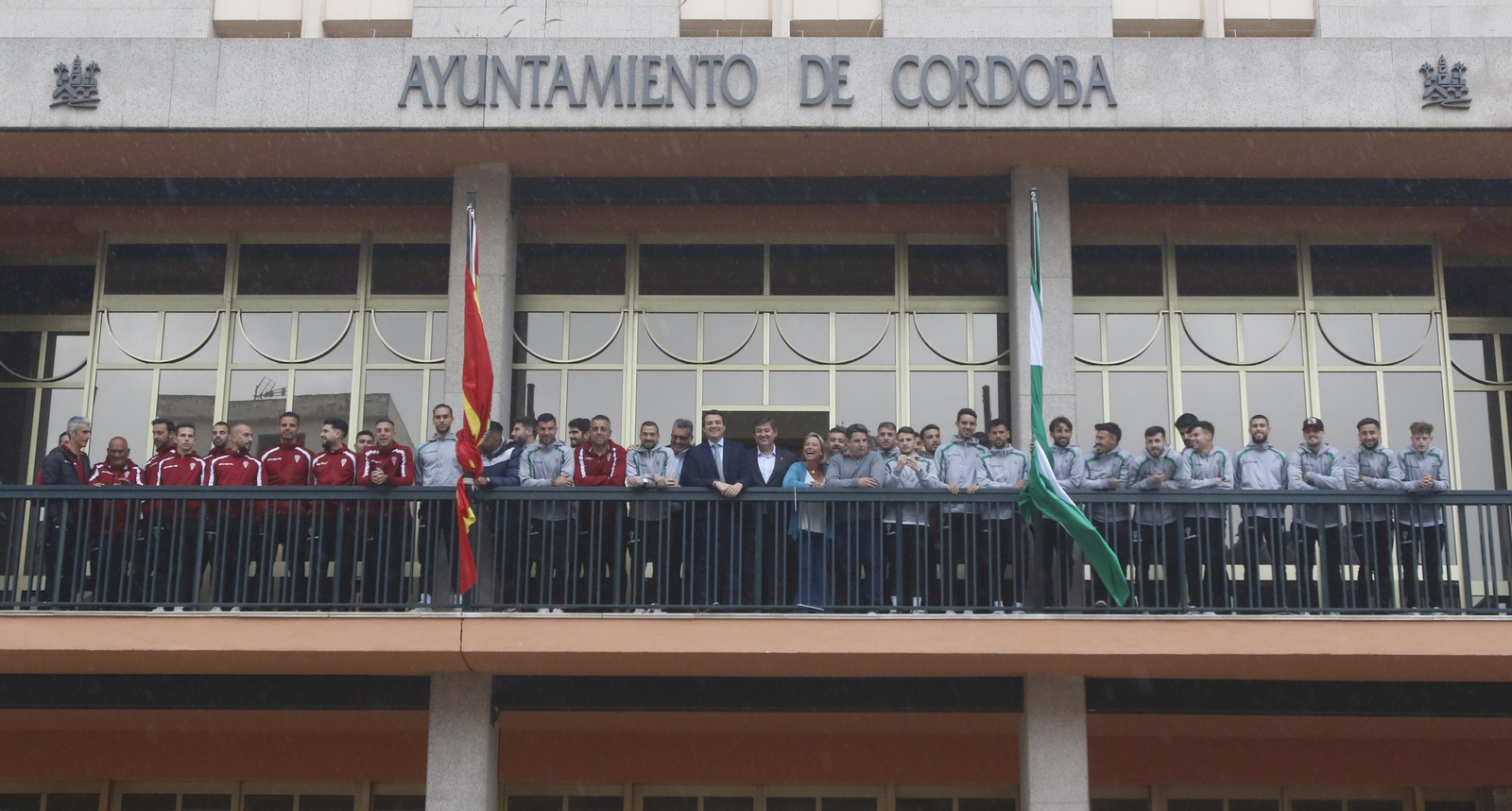La recepción del Ayuntamiento al Córdoba CF por su ascenso a Primera RFEF, en imágenes