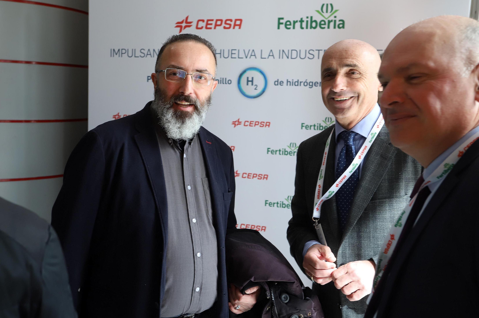 Imágenes de la firma del acuerdo entre Cepsa y Fertiberia para implantar el anillo de hidrógeno verde en Huelva