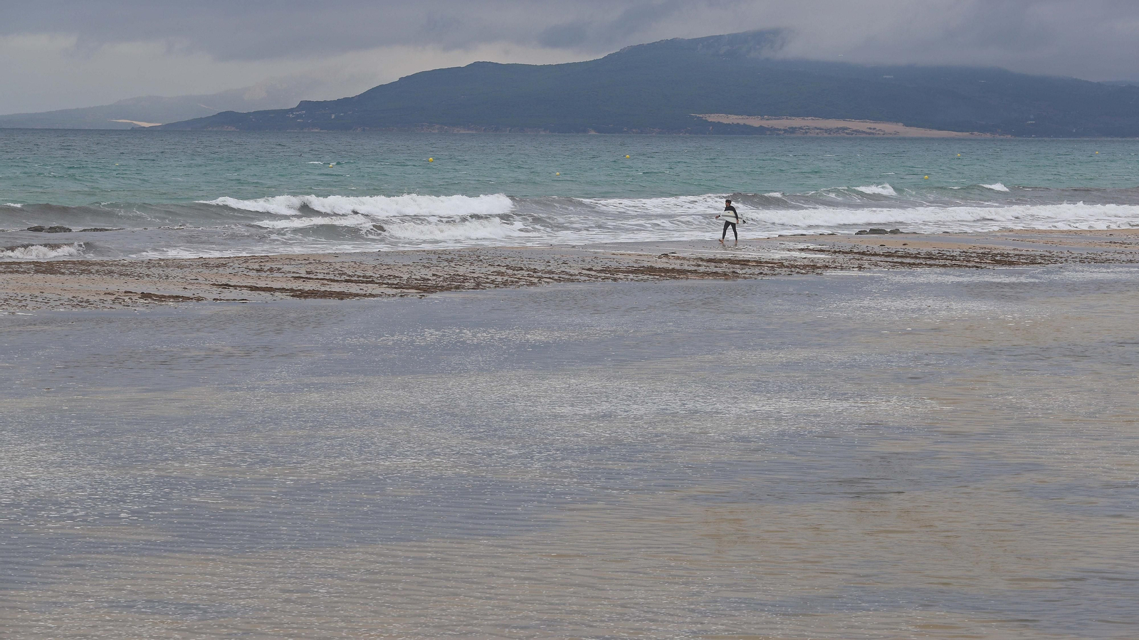 Fotos de la marea alta en la playa de Los Lances