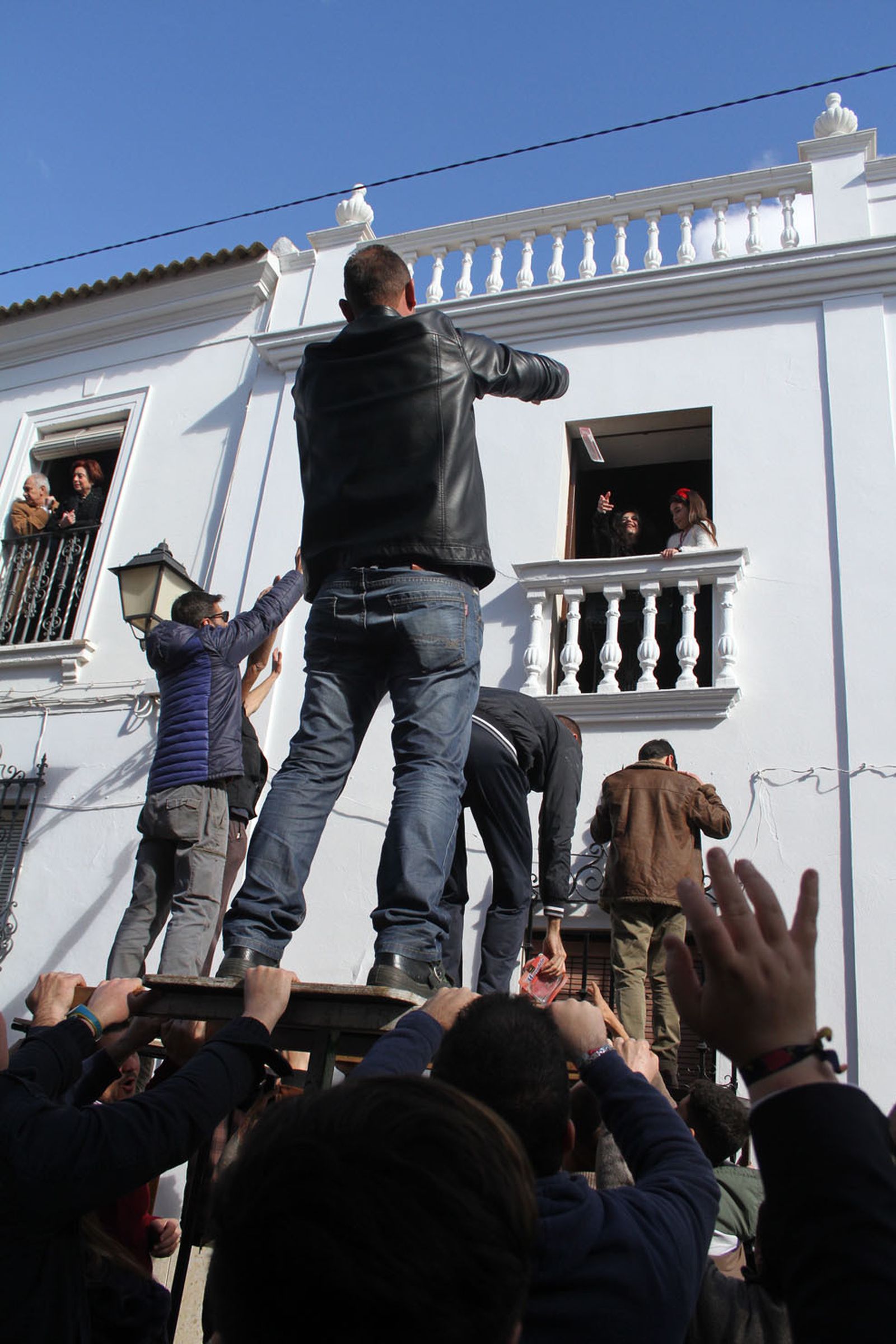 Imágenes de las tiradas en honor a San Antonio Abad en Trigueros