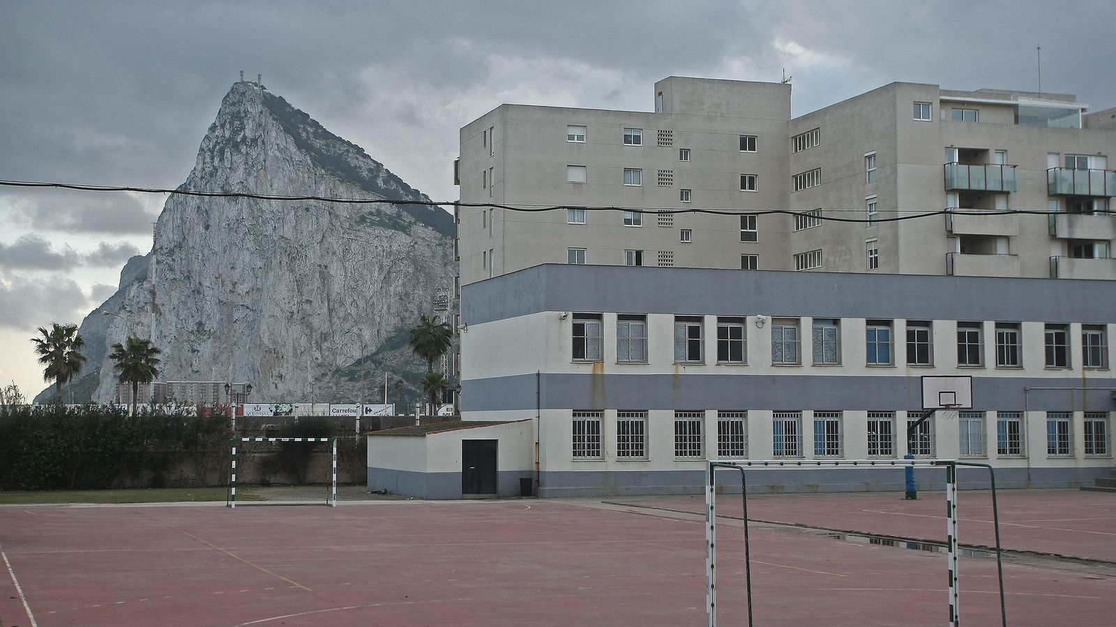 El instituto Tolosa de La Línea. El instituto Tolosa de La Línea.