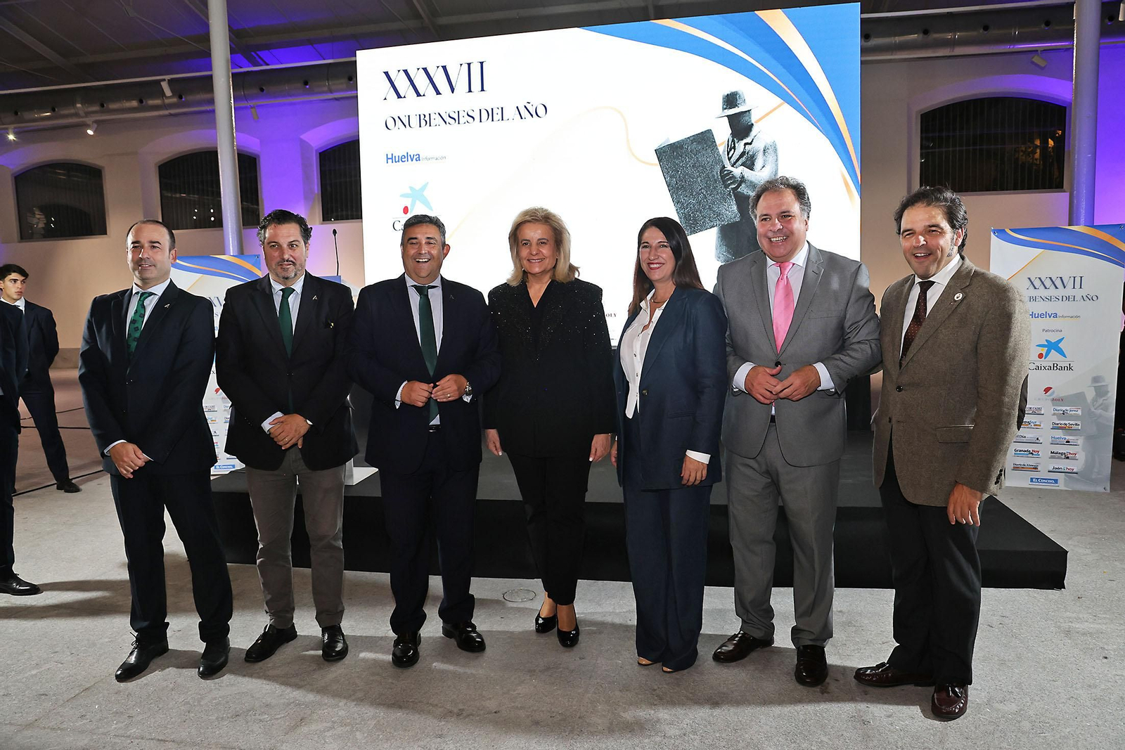 Imágenes de los invitados a la gala de los  37 premios Onubenses del Año