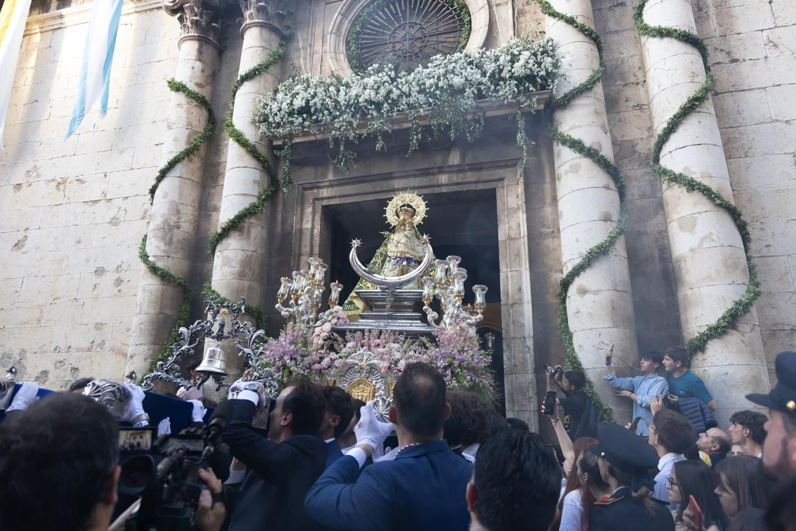 Así ha procesionado la Virgen de la Capilla por Jaén en su día grande.