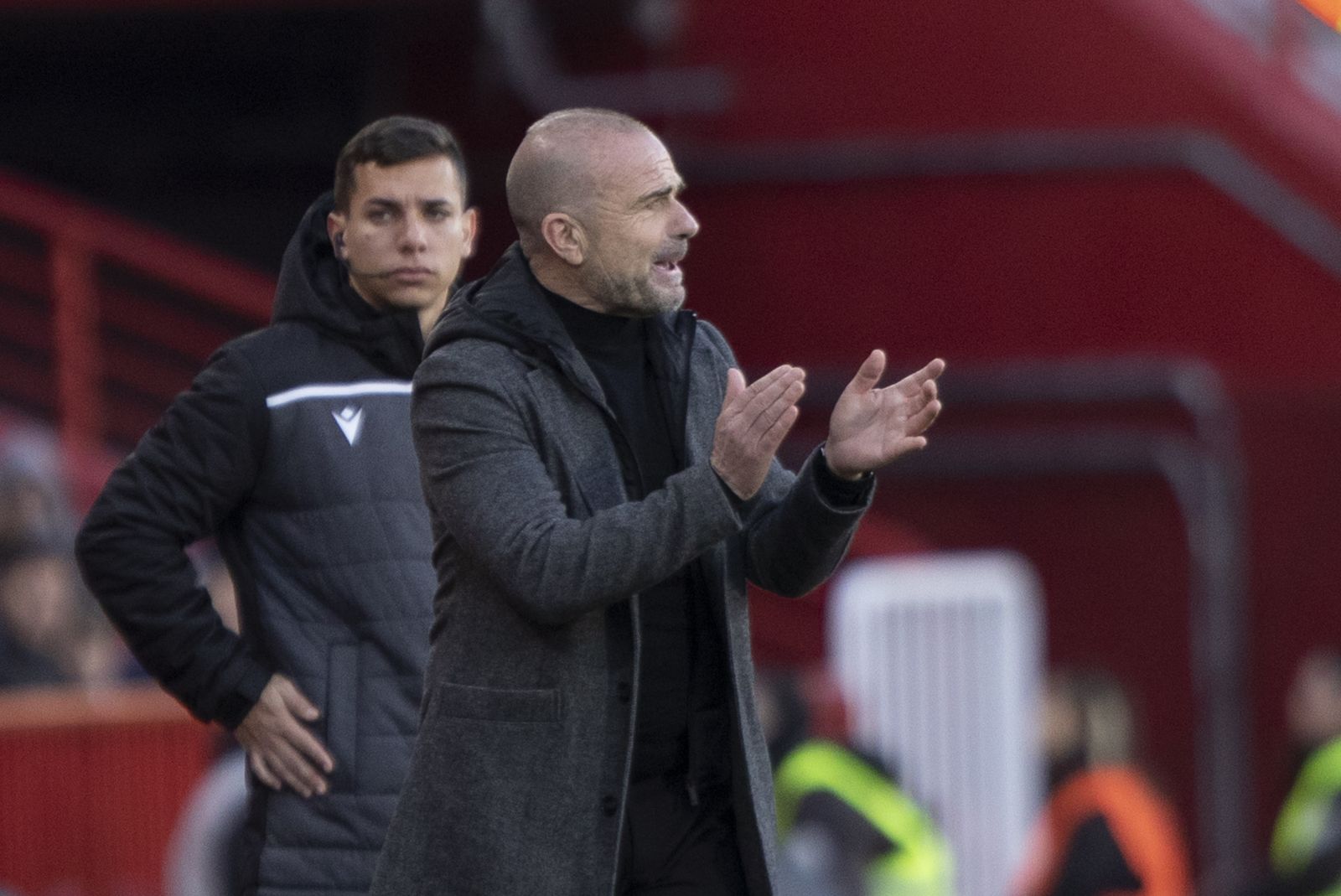 Paco López aplaude a sus jugadores en el duelo ante el Andorra.
