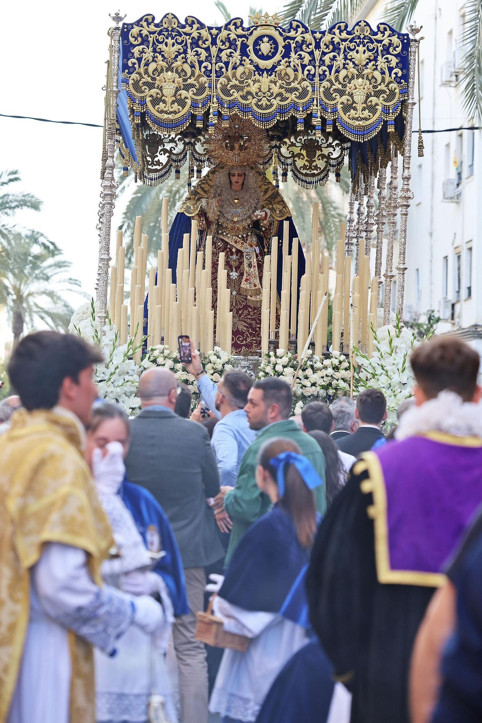 Imágenes de la VIrgen de Los Dolores por su barrio de las Colonias
