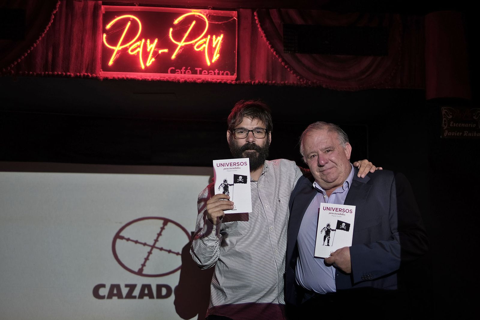 Miguel Guillén, durante su presentación de ayer, junto a Oscar Lobato.