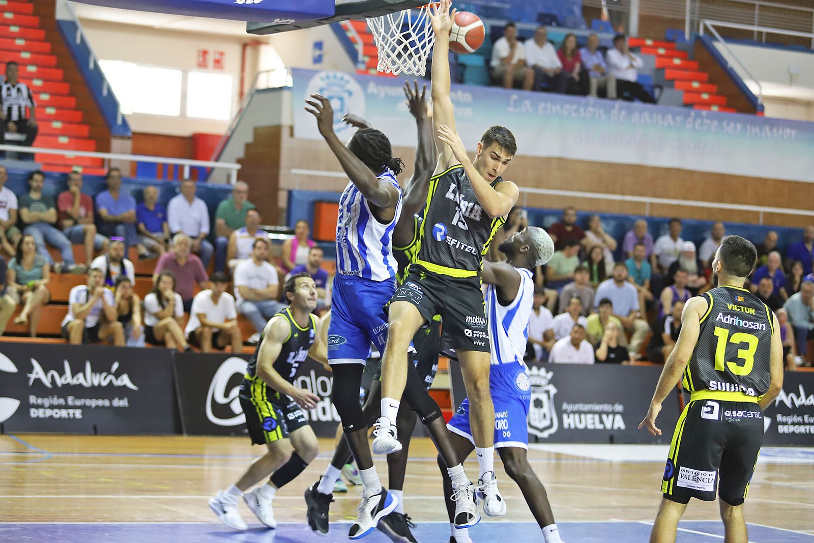 Imágenes de la Primera jornada de la fase final a LEB Plata: Huelva Comercio Viridis vs Refitel Basket Lliria