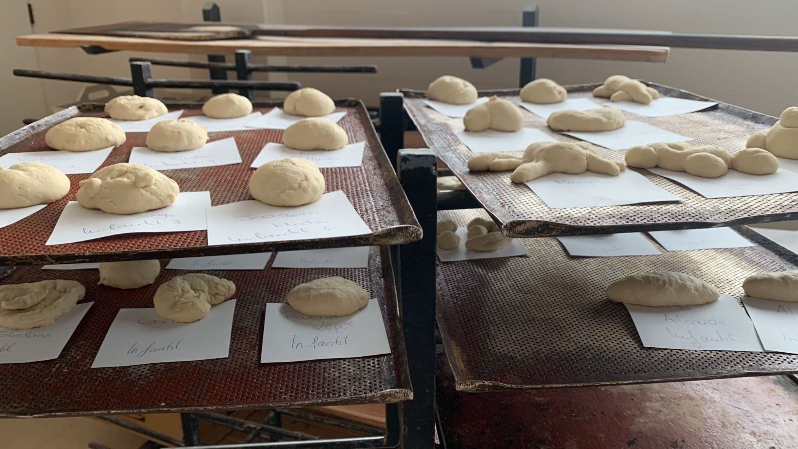 Mini hogazas elaboradas por los niños eballenses.