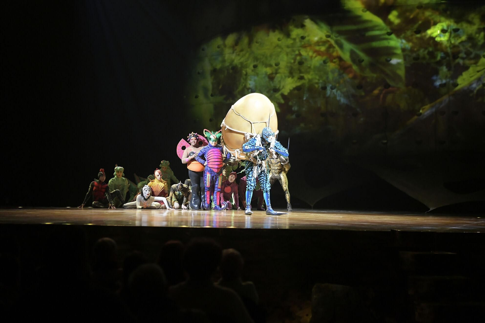 El Circo del Sol brilla en el Palacio de Deportes de Granada