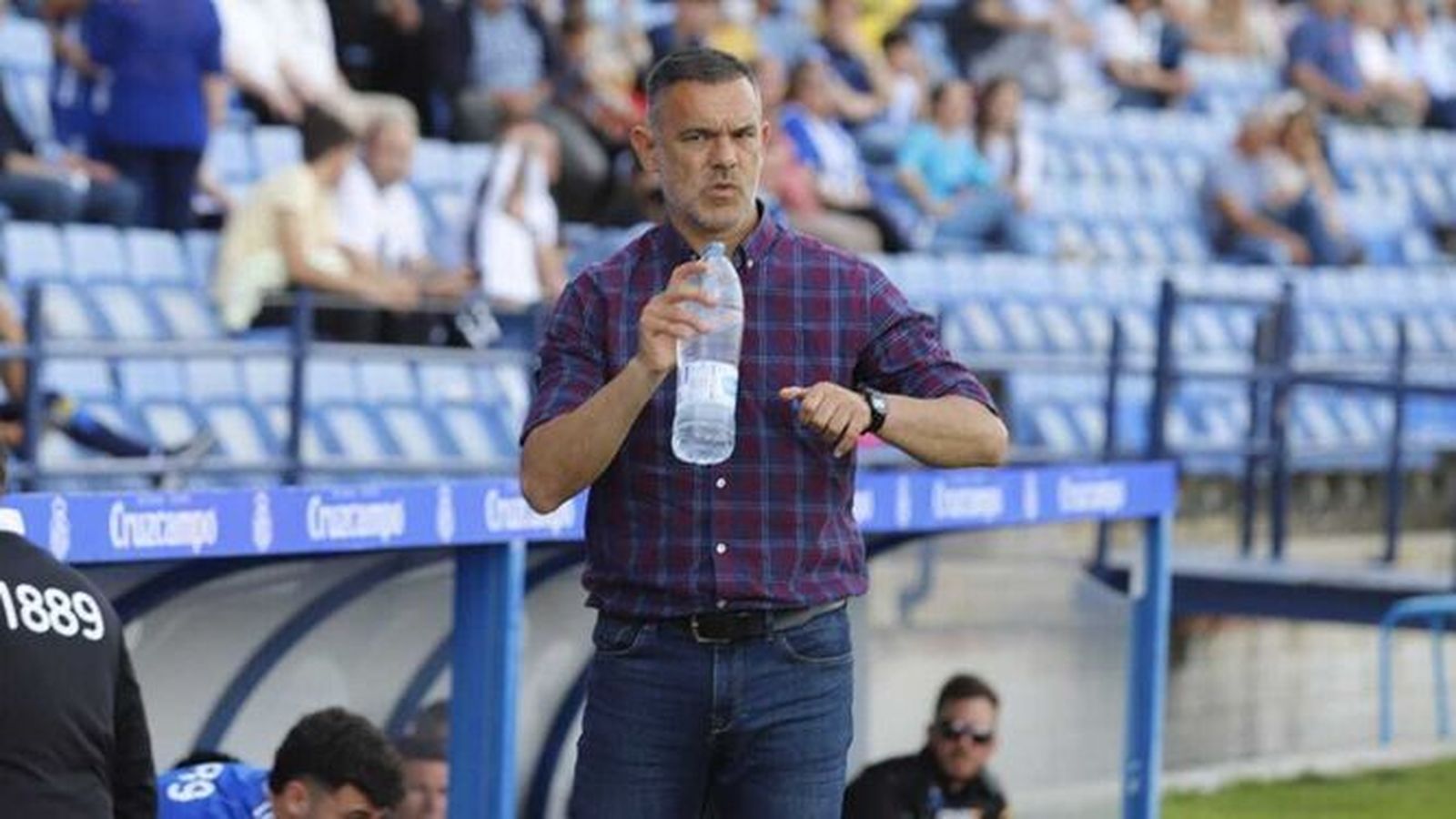 Jaime Díaz dirigiendo al Decano.