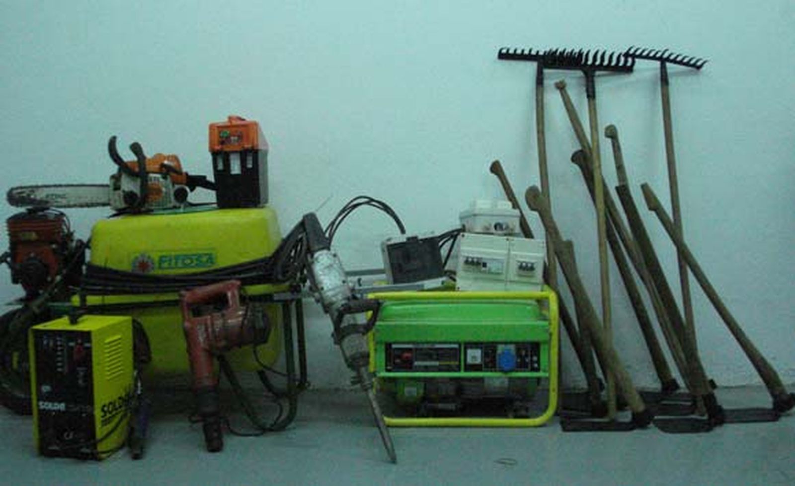 Intervenidos en el Charco de la Pava más de 9.000 soportes audiovisuales y maquinaria agrícola