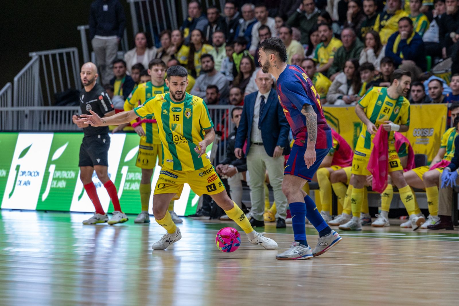 Las mejores imágenes del espectacular encuentro entre Jaén Paraíso Interior FS y Barça (3-3)