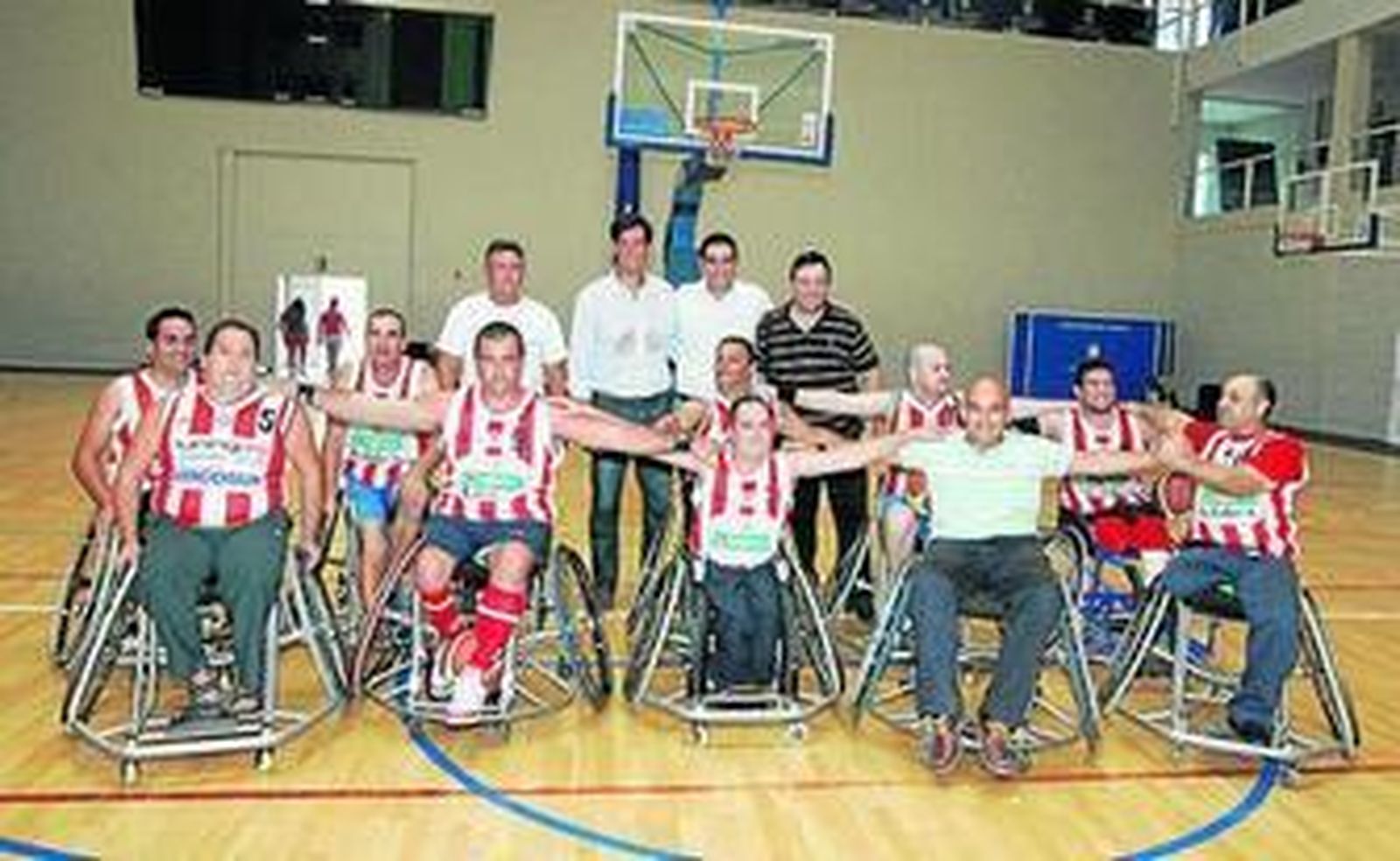 La plantilla del Cludemi, con los representantes políticos.