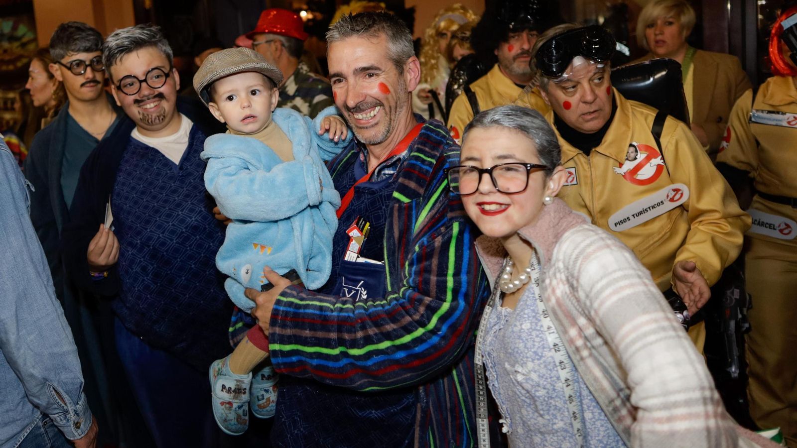Búscate entre las mejores imágenes de la final del COAC 2025 del Carnaval de Cádiz