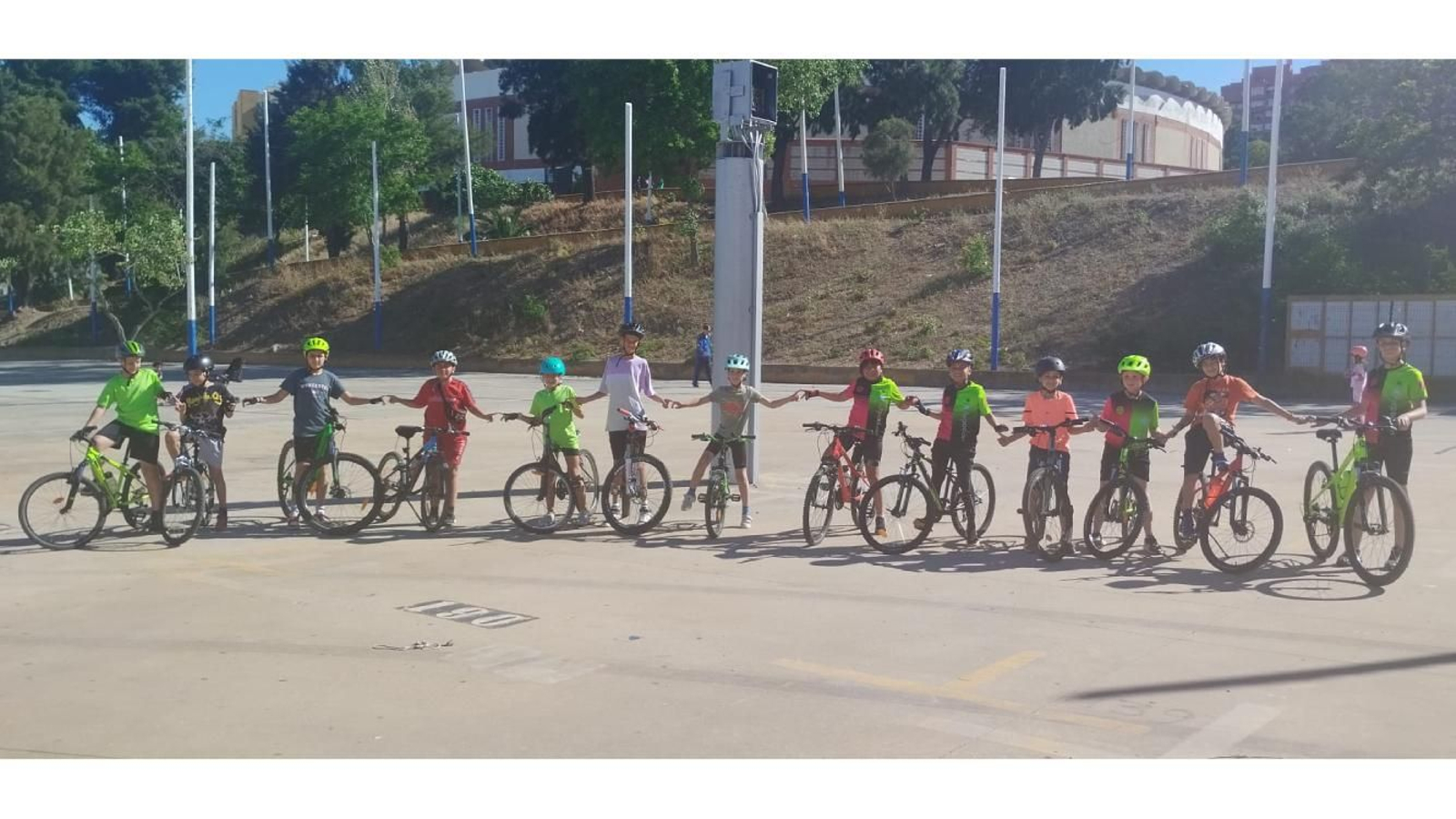 Los alumnos del colegio Puerta del Mar de Algeciras que participan en el concurso.