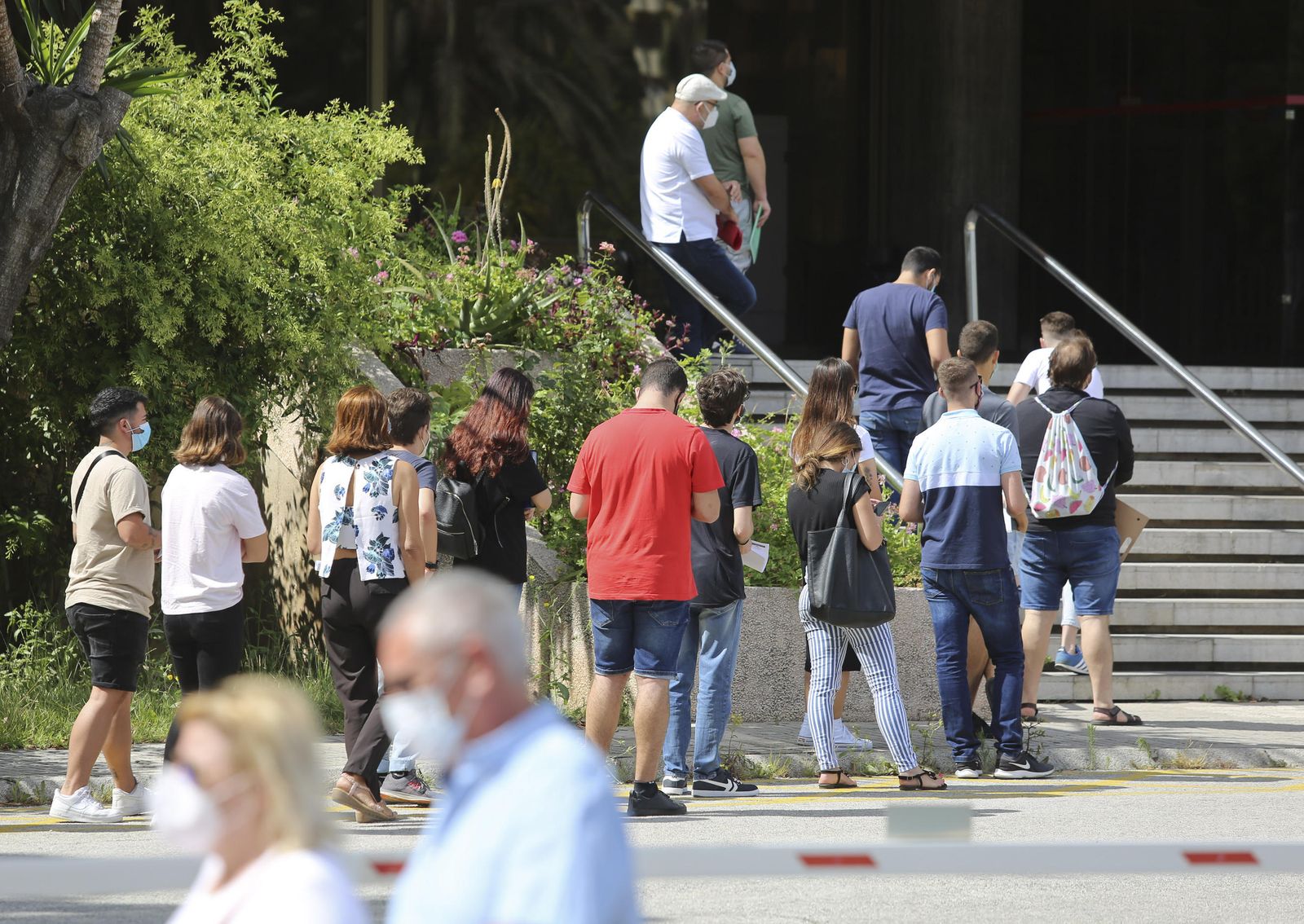 Las colas para ser vigilante en las playas de Málaga y controlar su aforo