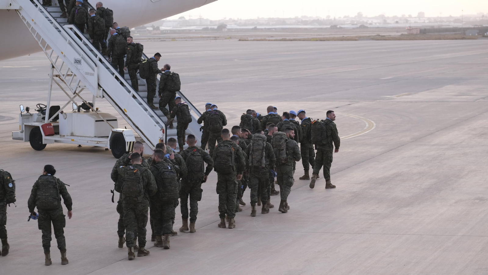 Imágenes de la salida del segundo contingente de La Legión con destino el Líbano