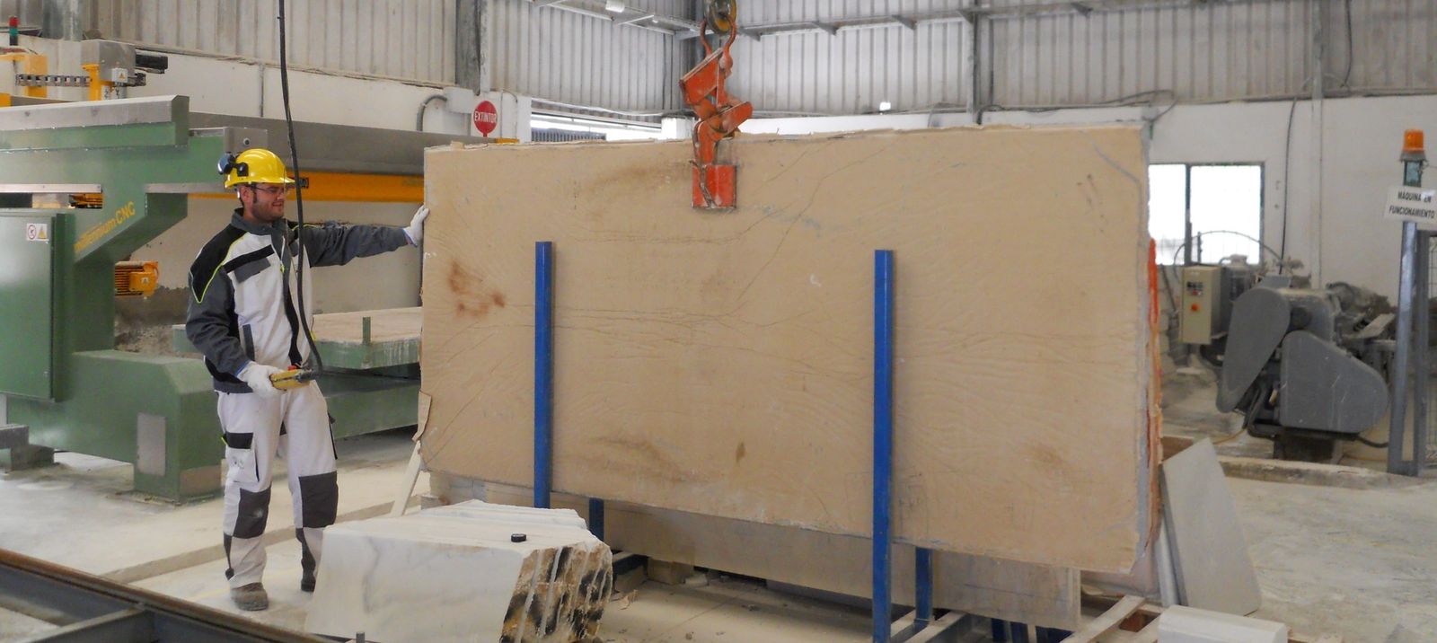 Fines prepara 8 especialistas en mármol