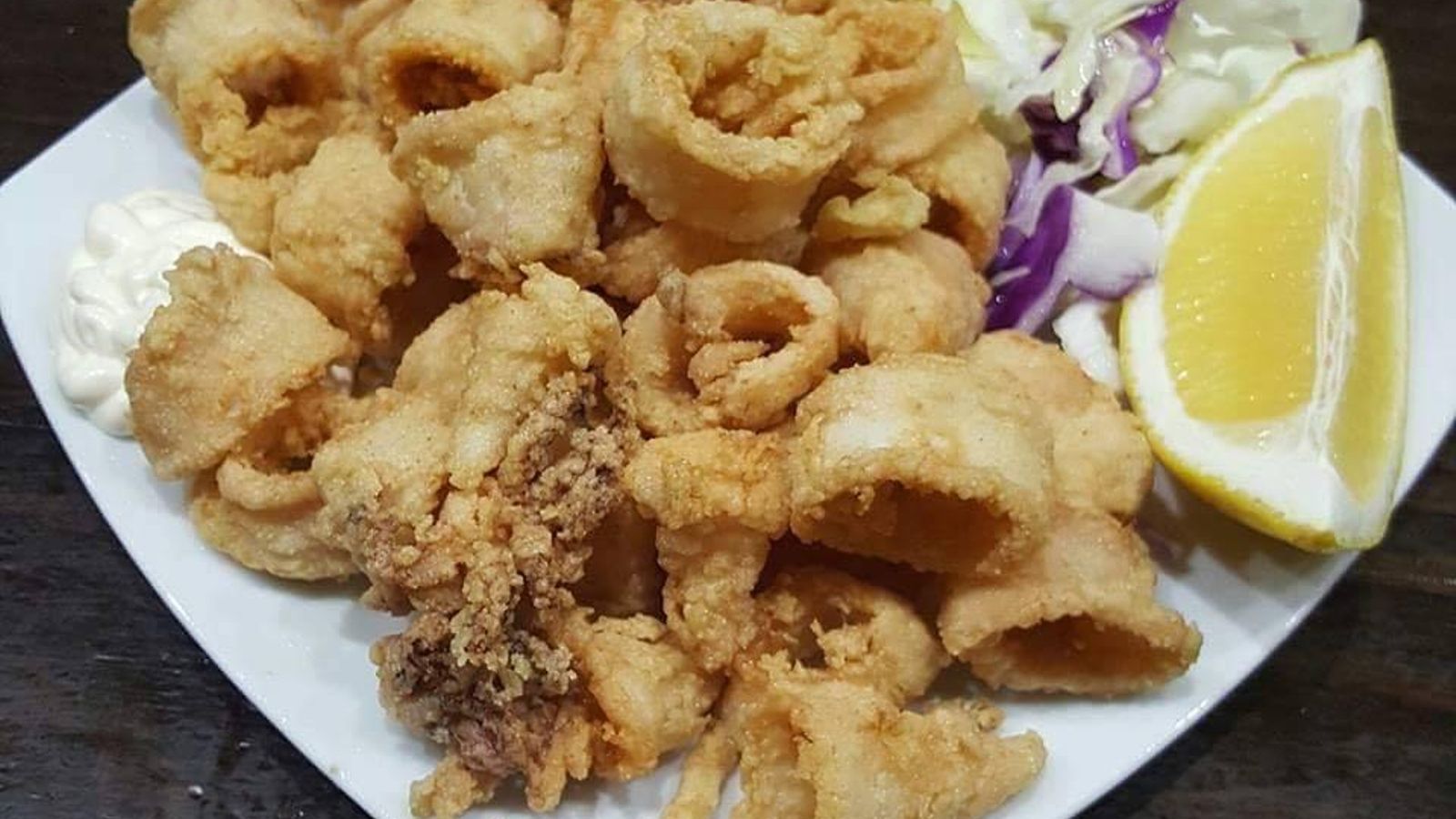 La fritura de pescado, una de las especialidades del Mesón Moriles 3. La fritura de pescado, una de las especialidades del Mesón Moriles 3.