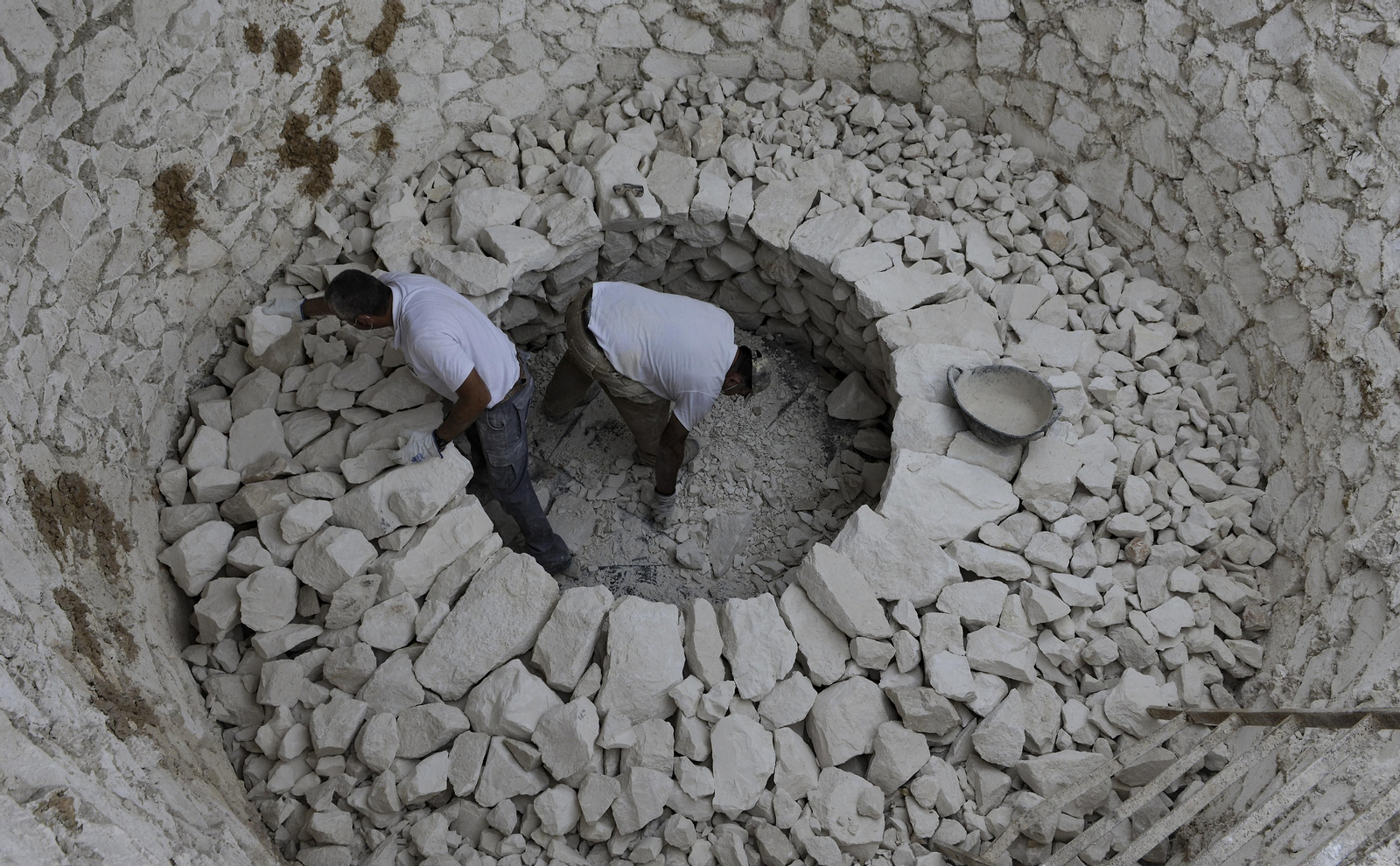 Así se fabrica la cal de Morón