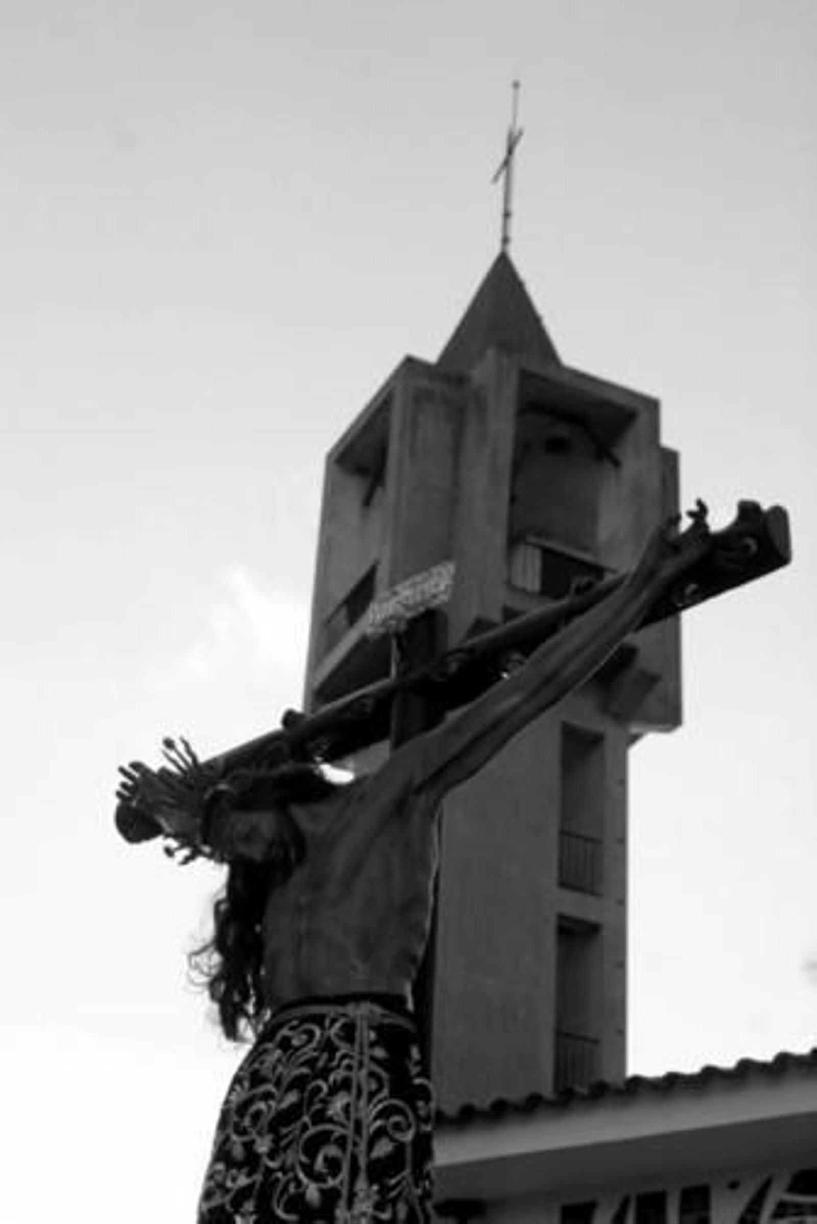 El Cristo de la Almoraima, ante la iglesia Divino Salvador.