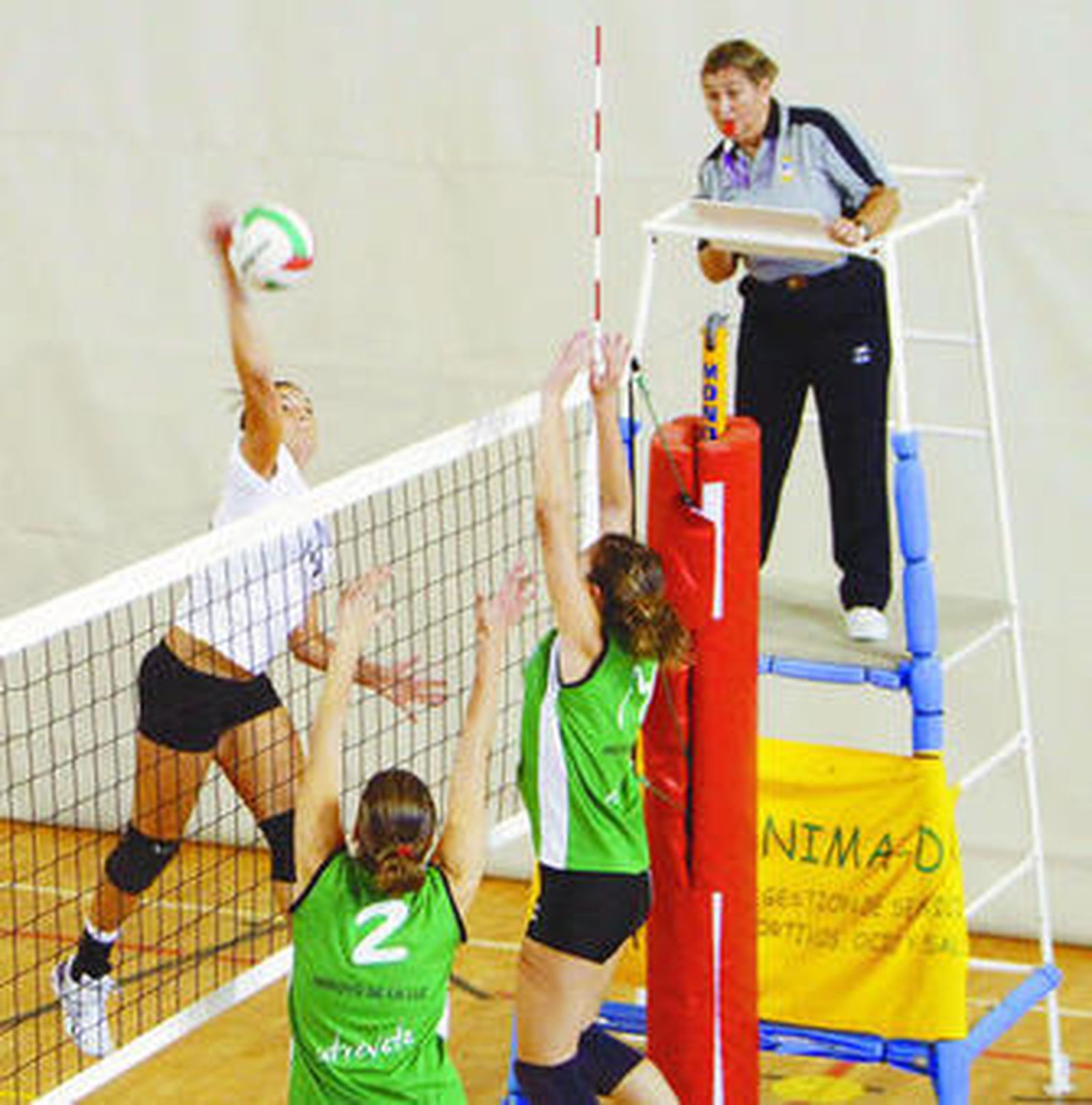 Lance de uno de los partidos amistosos del Emsisa.