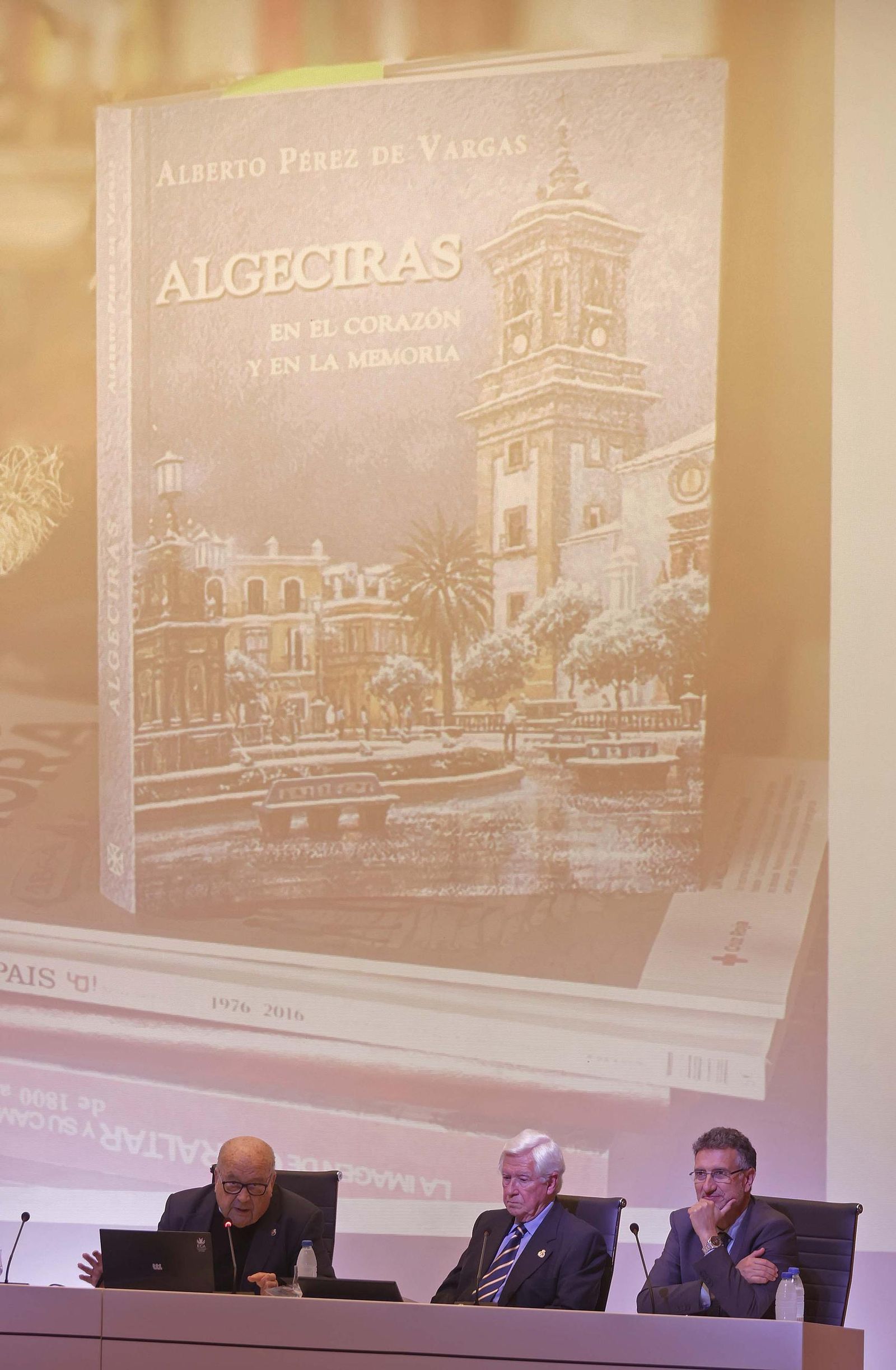 Fotos de la presentación del libro “Algeciras en el corazón y en la memoria”, de Alberto Pérez de Vargas