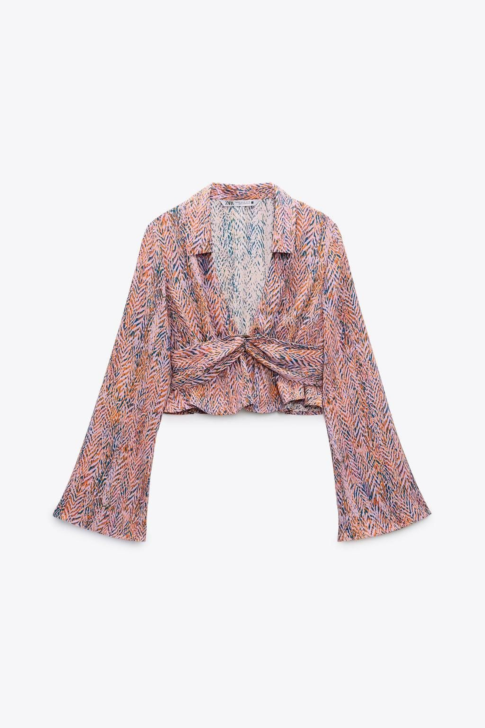 Blusa cropped de Zara.