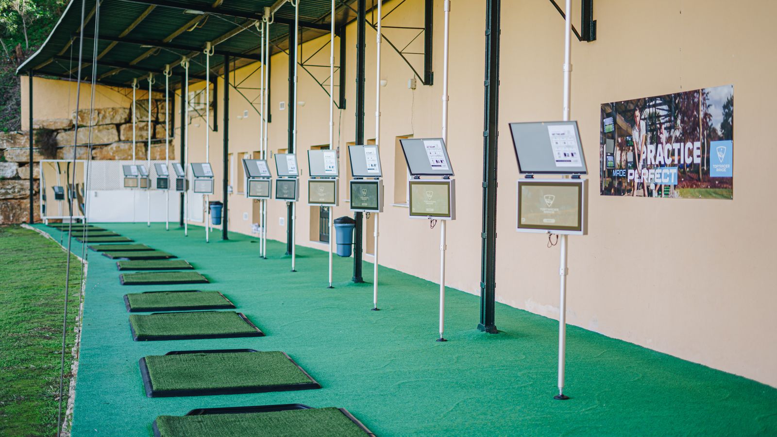 El nuevo sistema instalado en el campo de prácticas de Greenlife golf club Marbella.