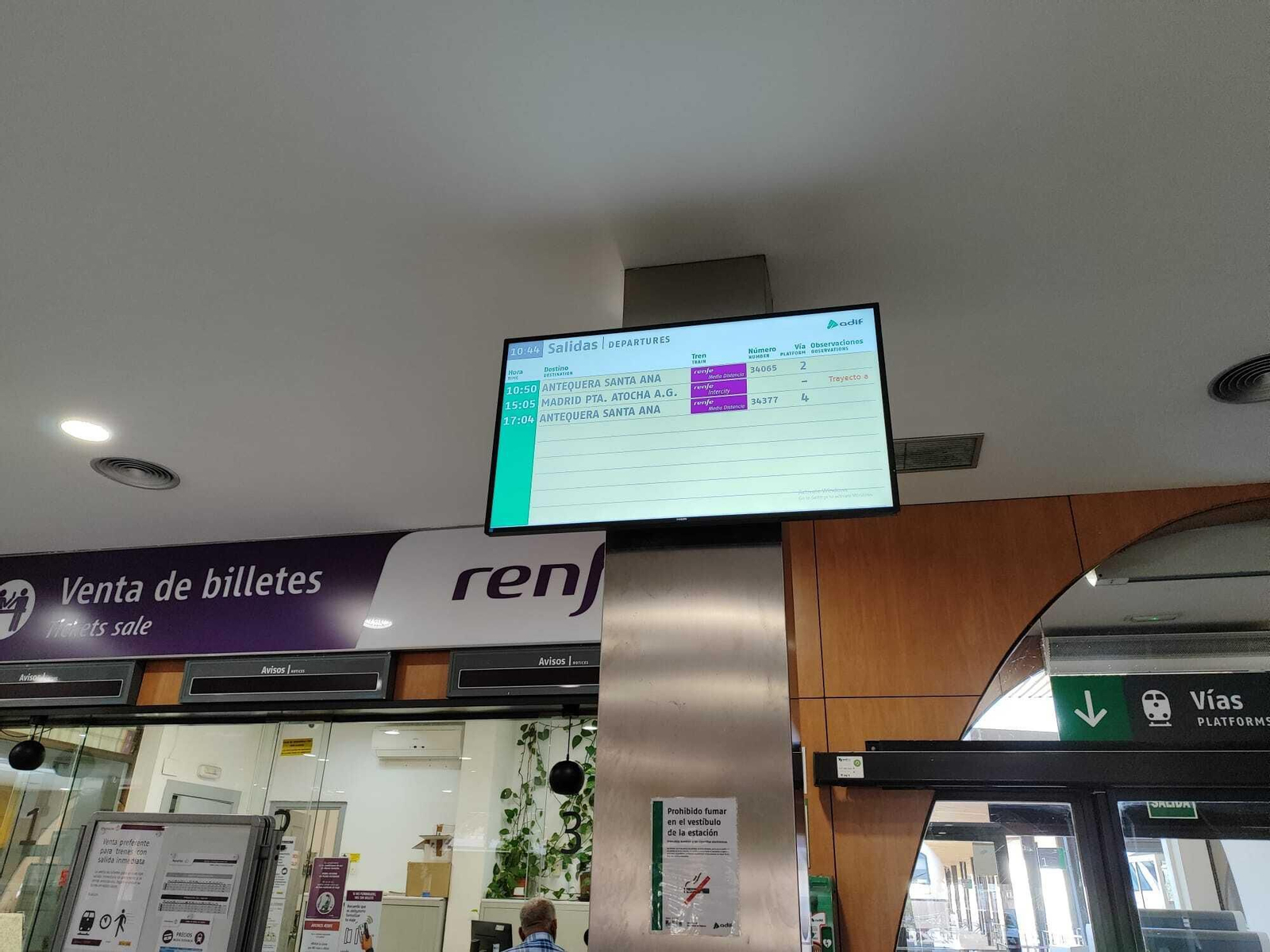 Panel de salidas de trenes de la estación de tren de Algeciras