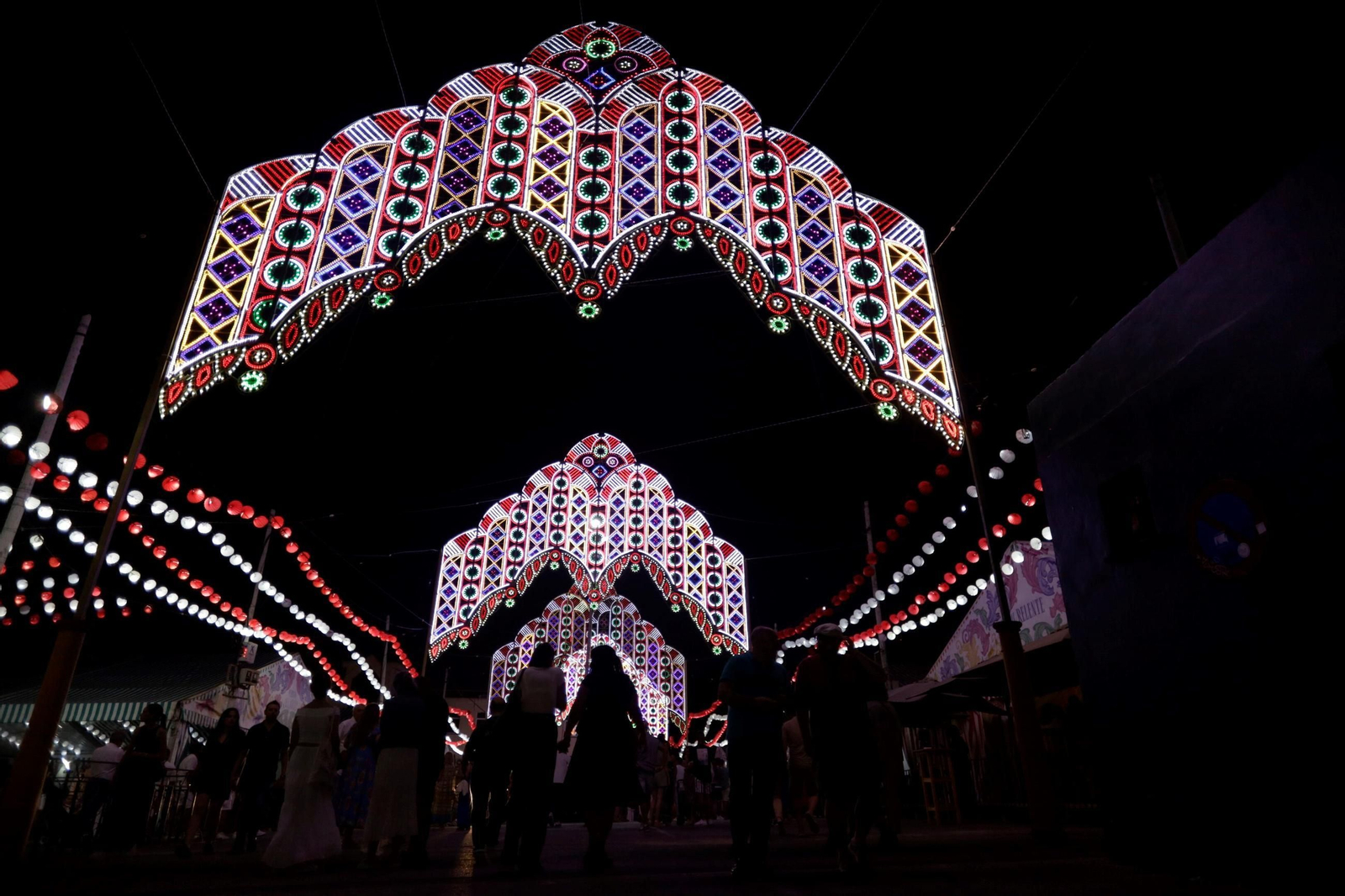 Las imágenes de la primera noche de la Feria del Carmen y de la Sal en San Fernando Las imágenes de la primera noche de la Feria del Carmen y de la Sal en San Fernando