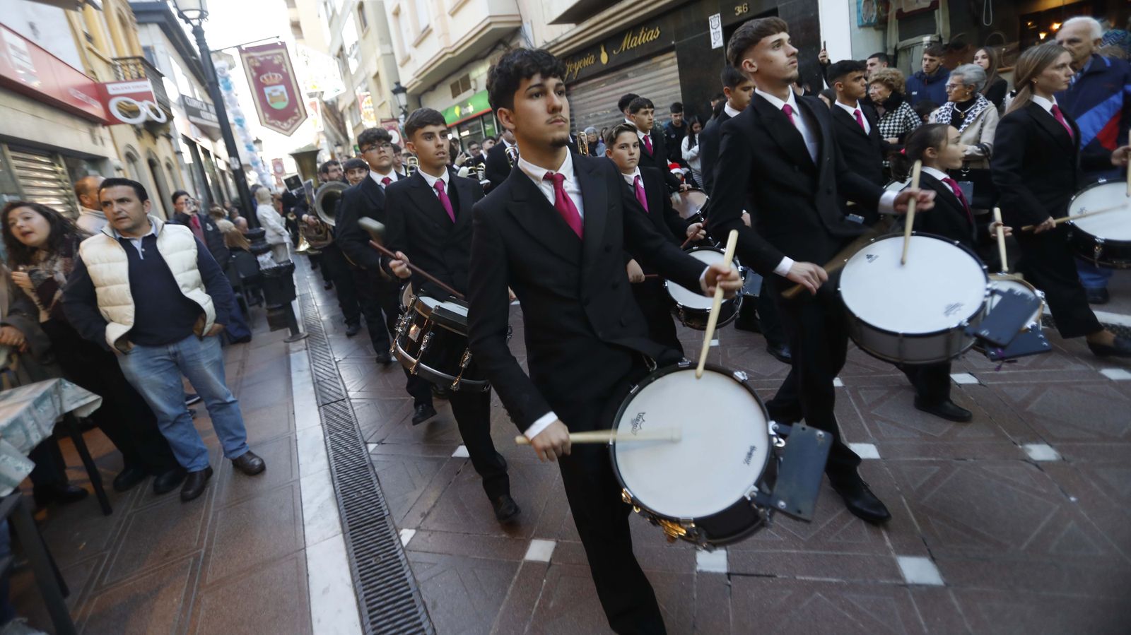 Las fotos de la procesión de la Inmaculada Concepción por las calles de la Línea