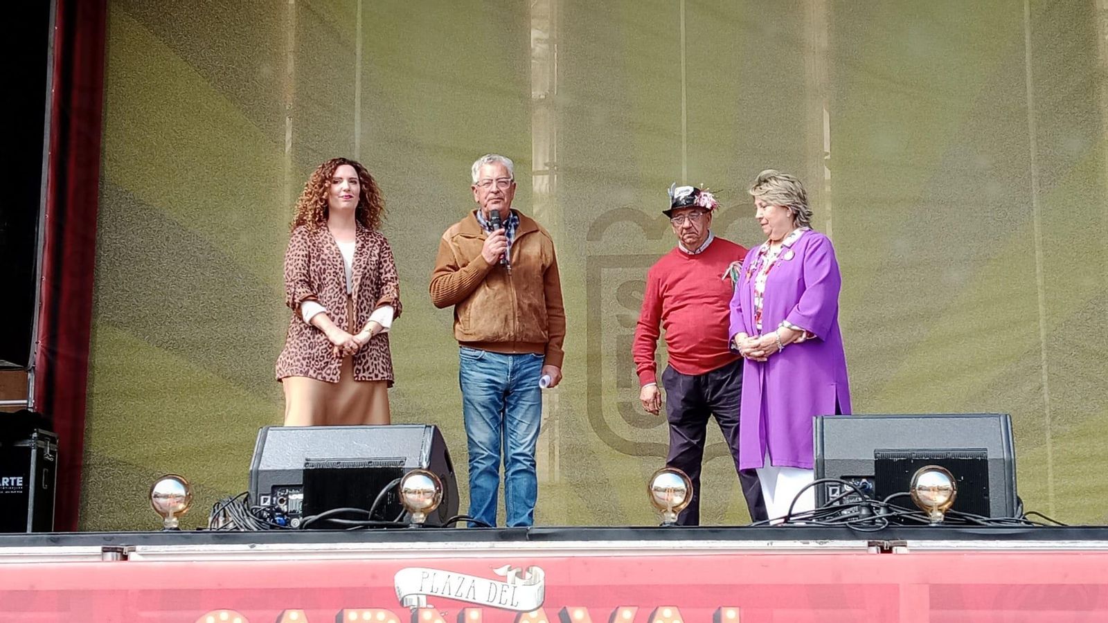 Entrega del Plumero Mayor a Antonio Carmona Bernal