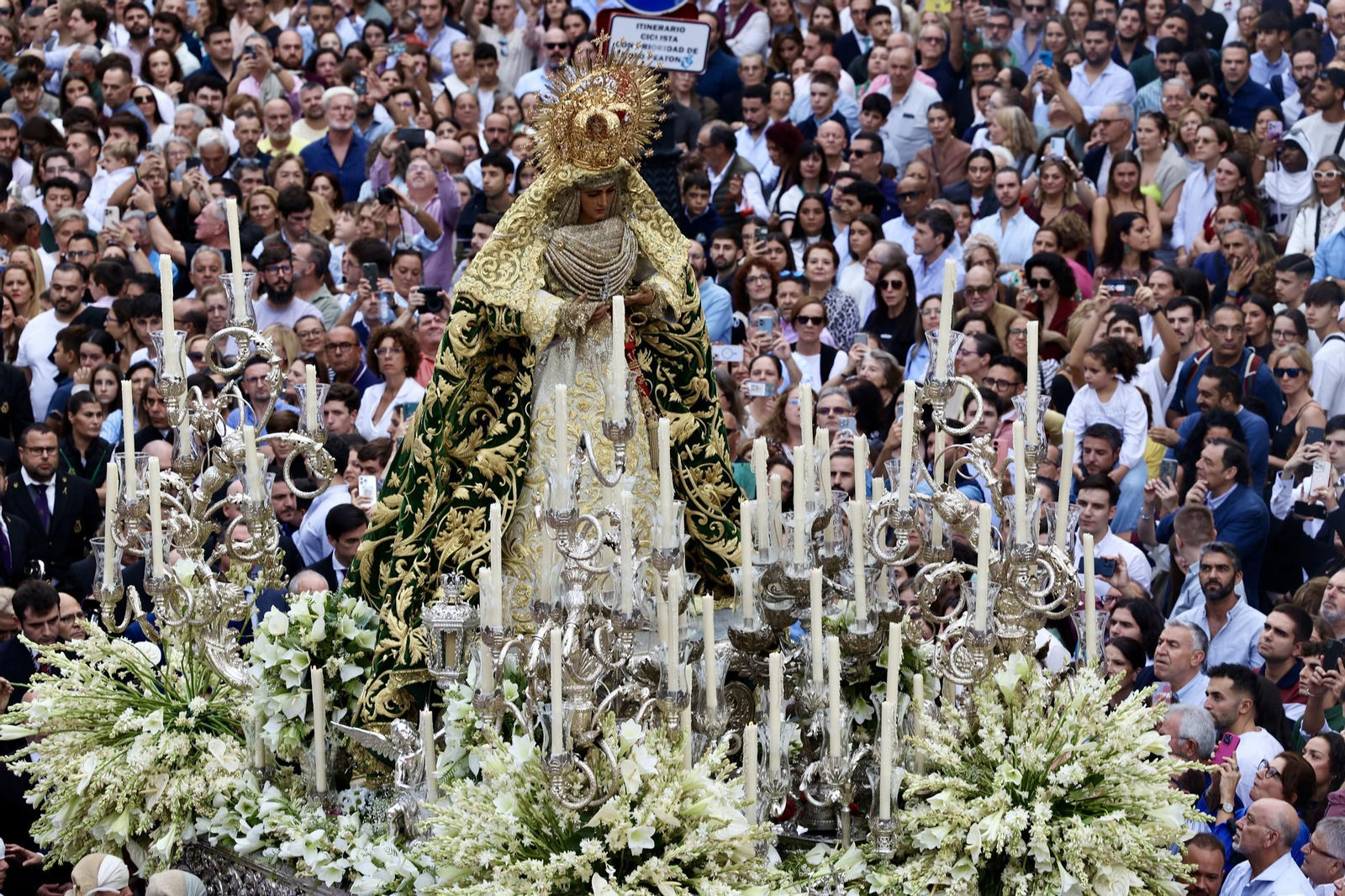 Regreso de la Esperanza a Triana