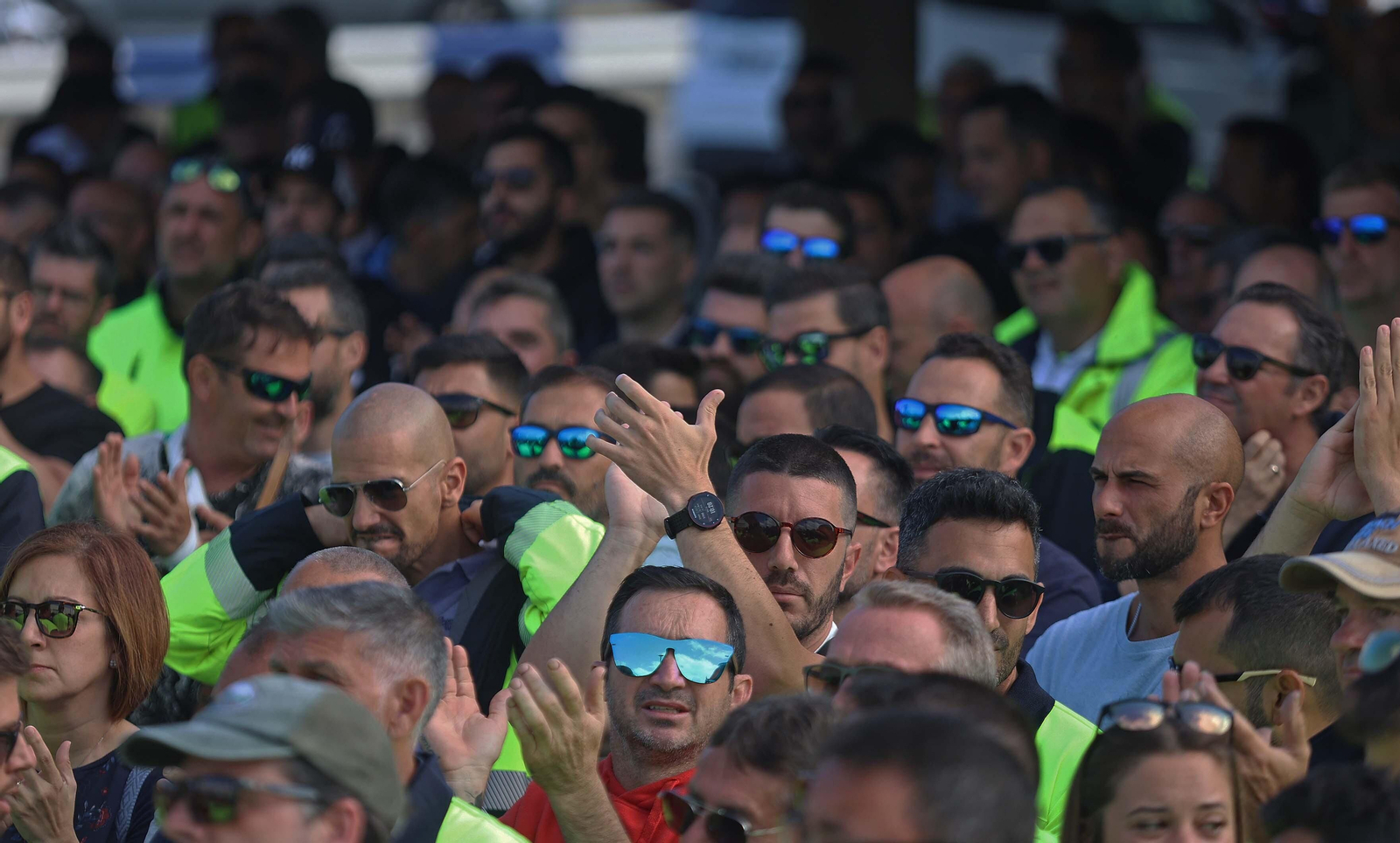 La asamblea informativa de los huelguistas de Acerinox, en imágenes