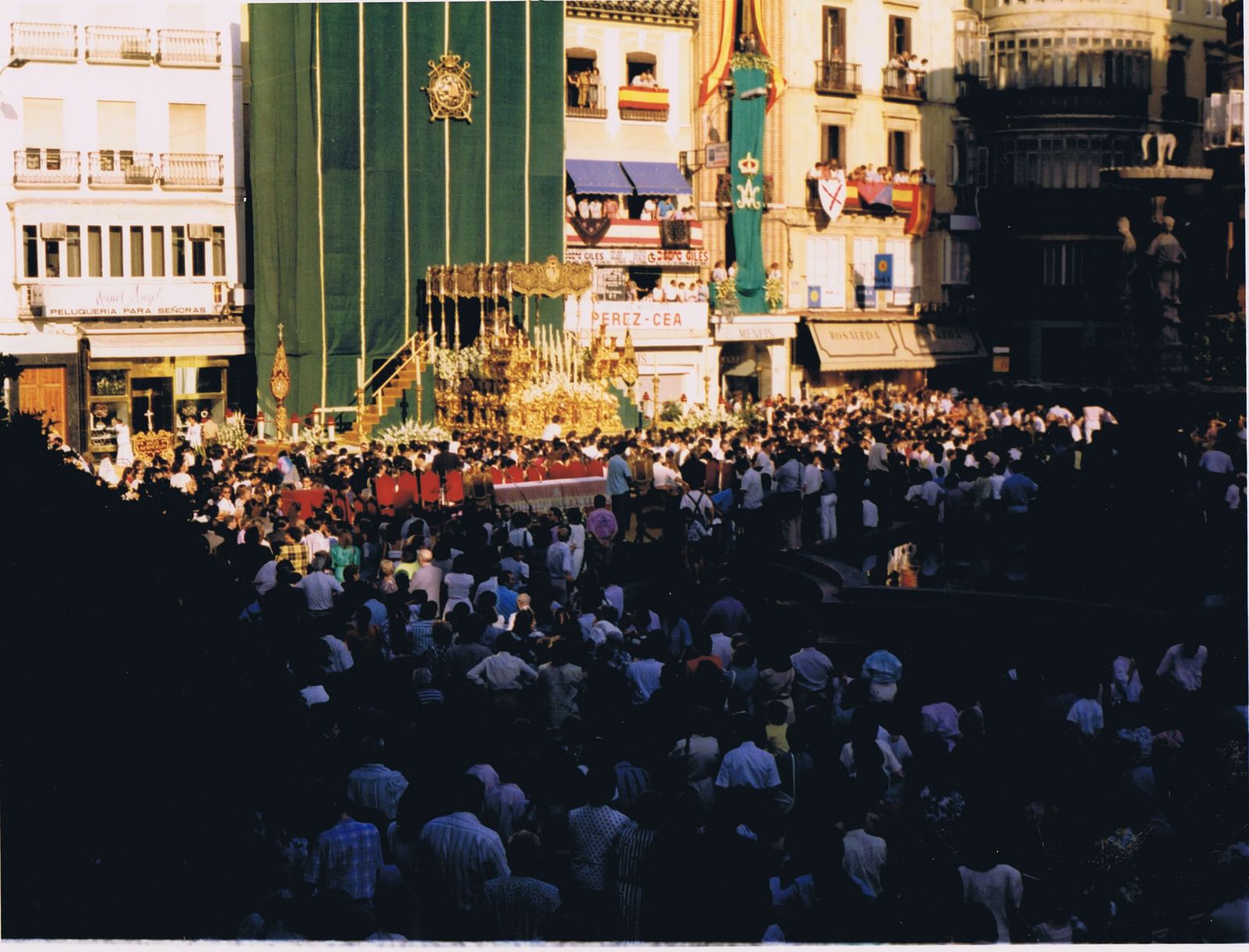 Coronación Canónica de la Esperanza en la Plaza de la Constitución en 1988