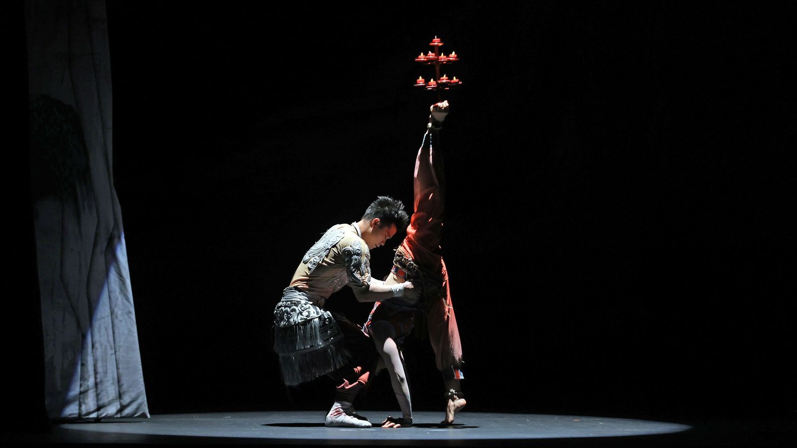 Imágenes del 'Gran Circo Acrobático de China' en el Teatro Villamarta