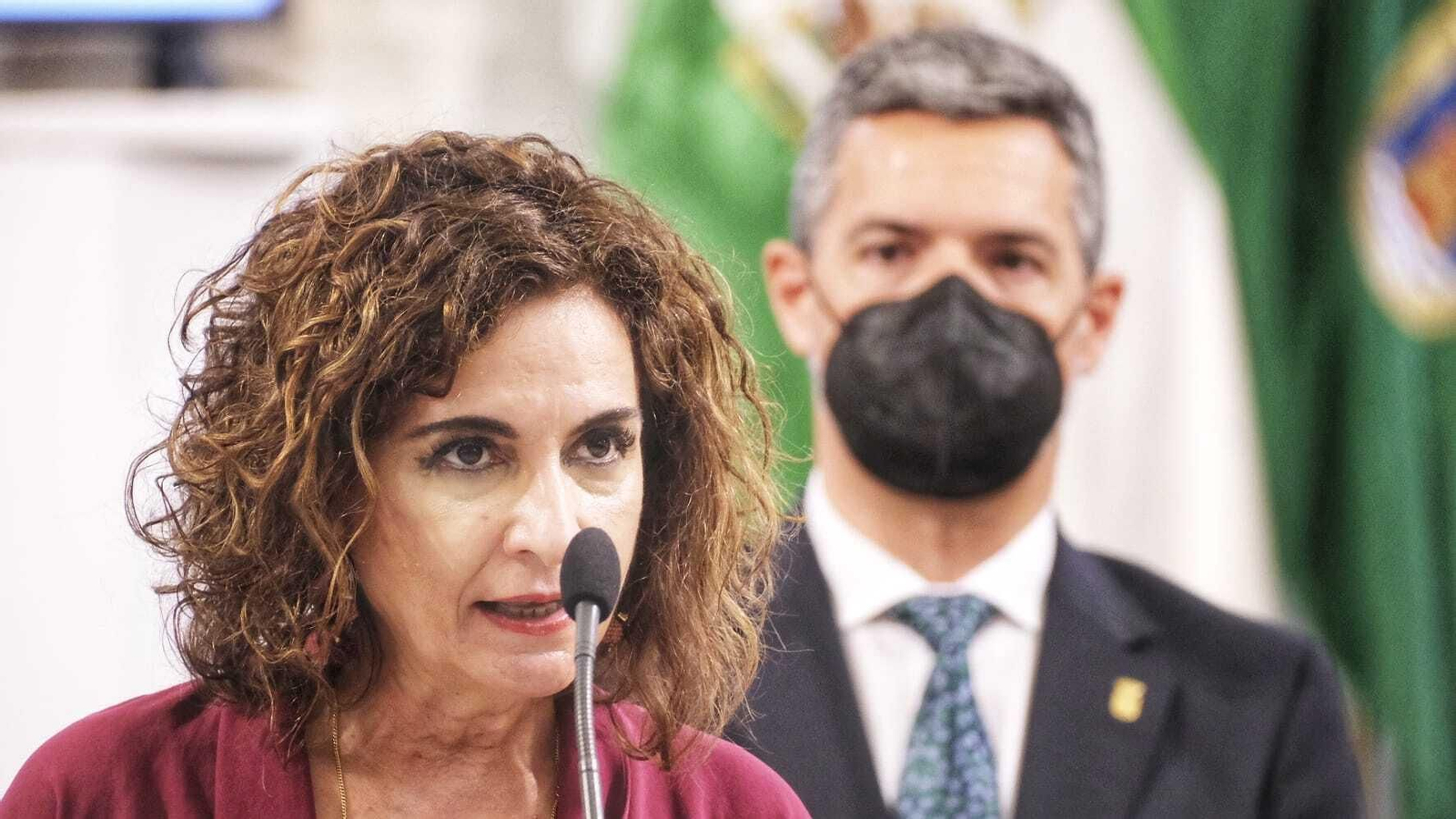 La ministra de Hacienda, María Jesús Montero, en la visita de este miércoles a Rota.