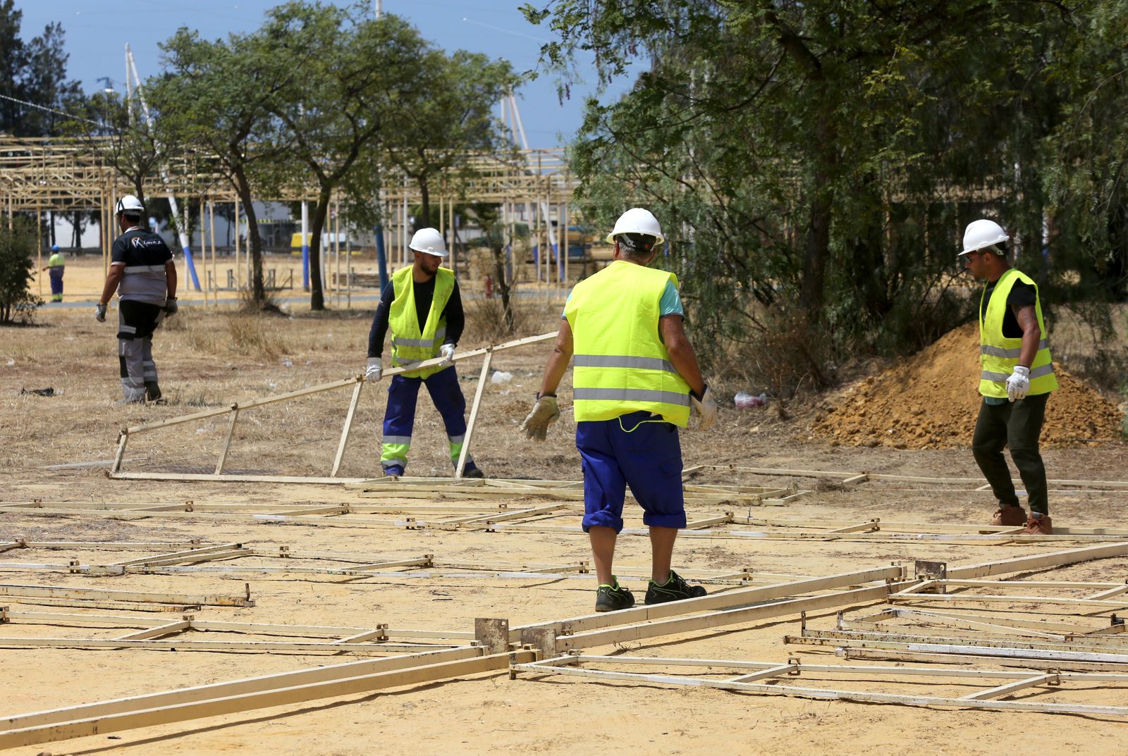 Preparación del recinto ferial para la celebración de las Colombinas 2019 en imágenes