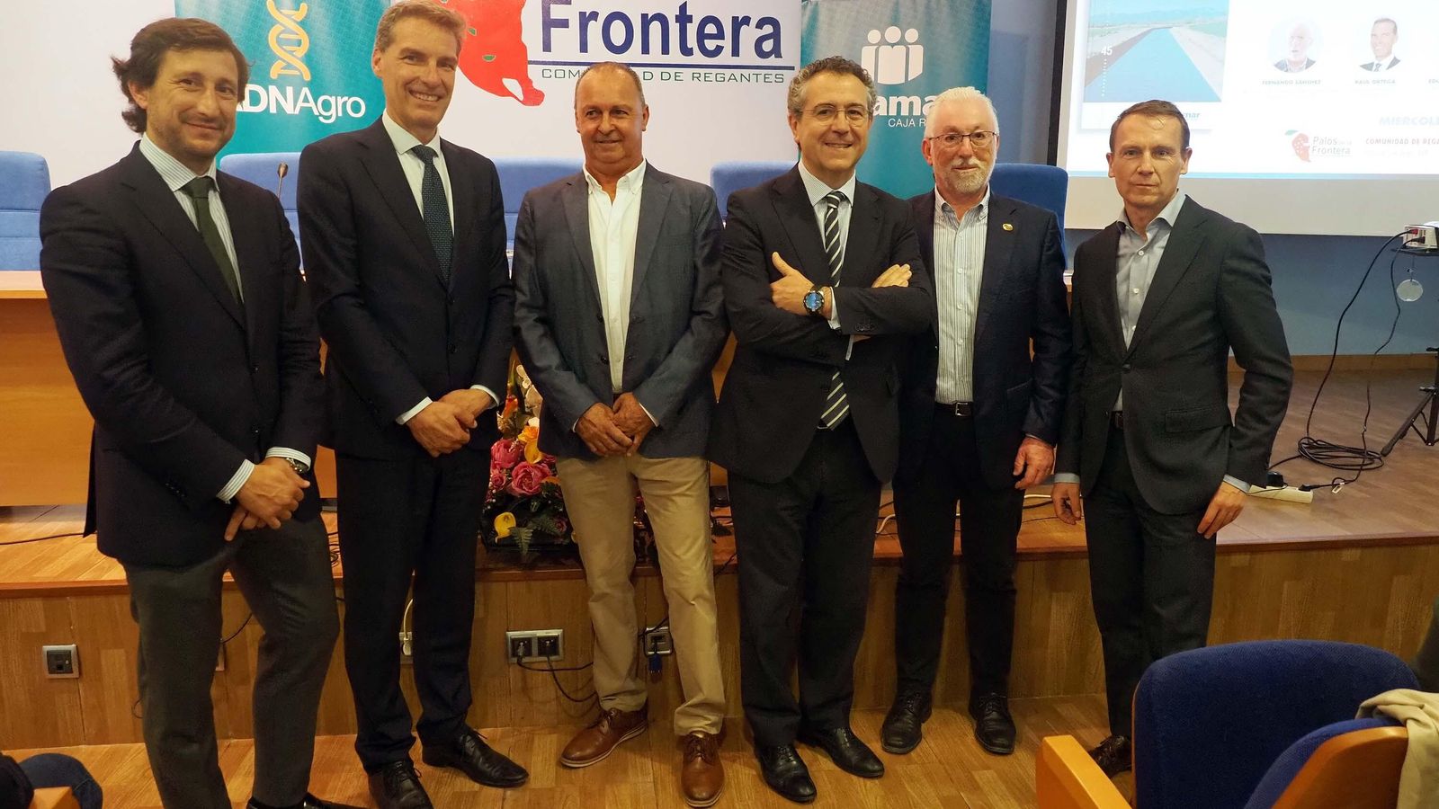 Participantes en la presentación de la publicación