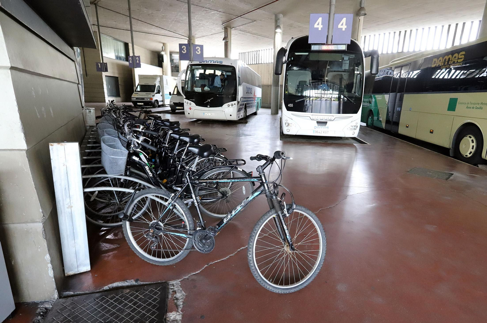 Autobuses de Damas en la estación de Huelva.