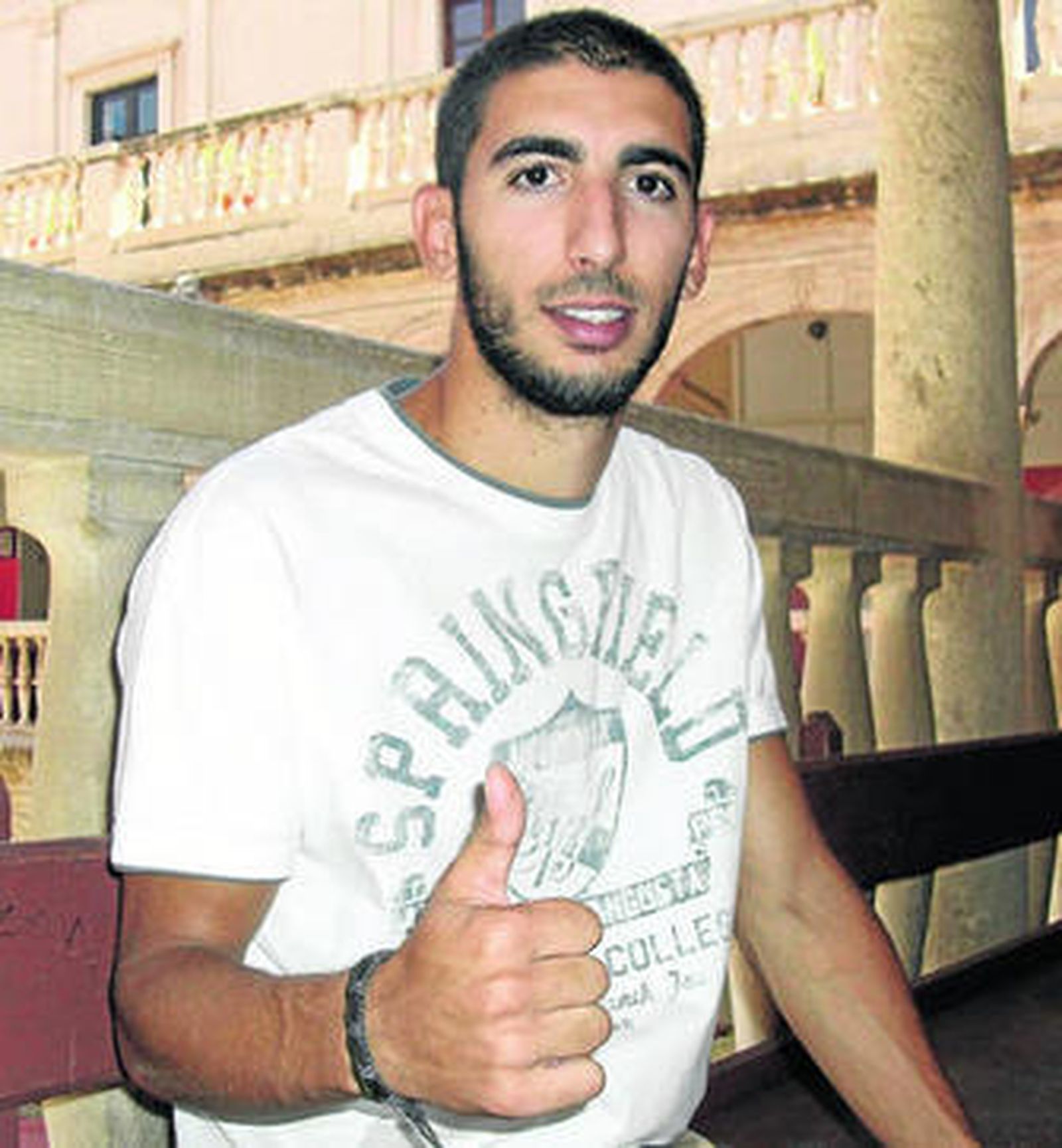 Santi Vargas posa para Diario de Almería.