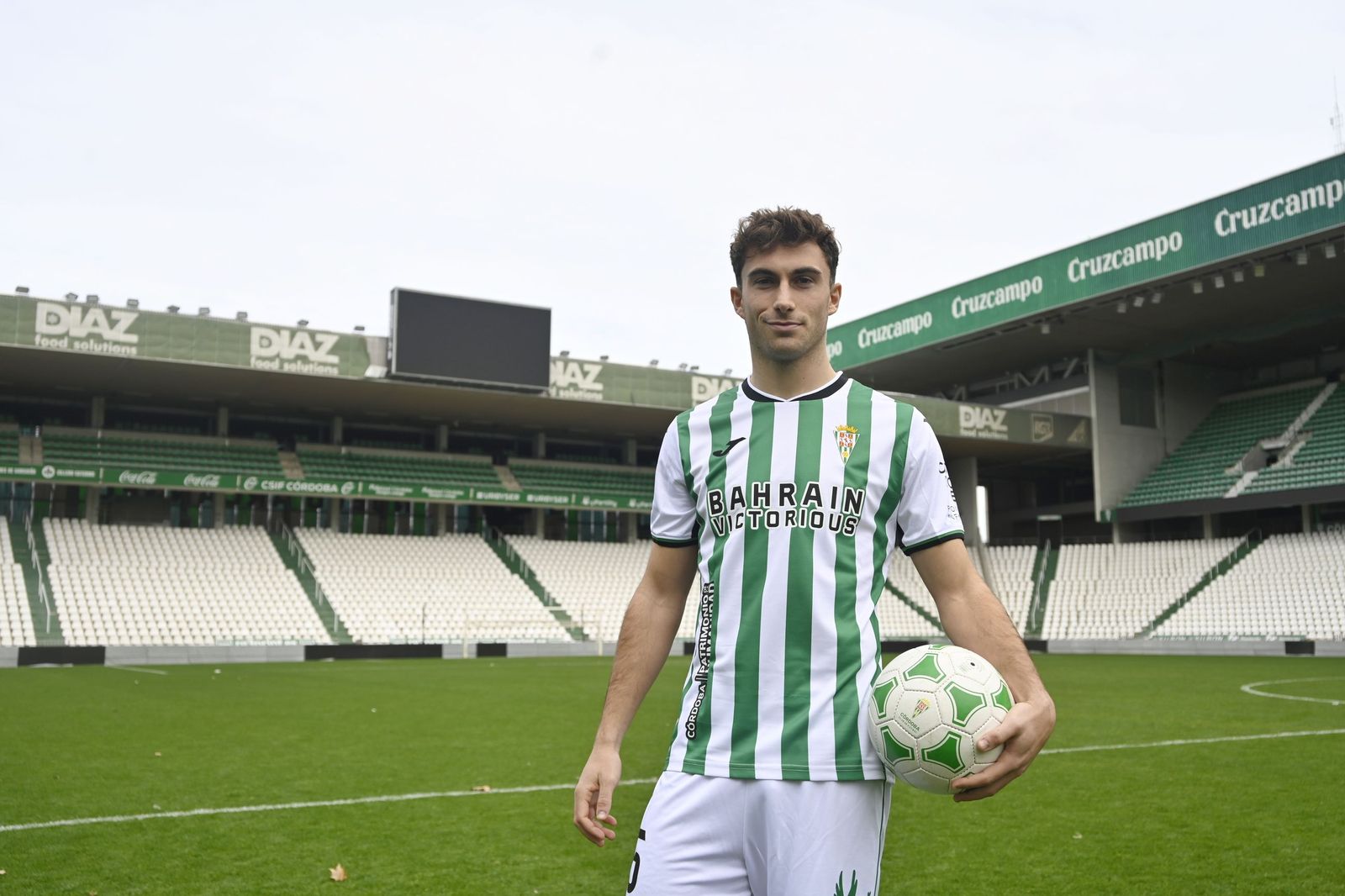 Las fotos de la presentación de Mikel Goti como jugador del Córdoba CF