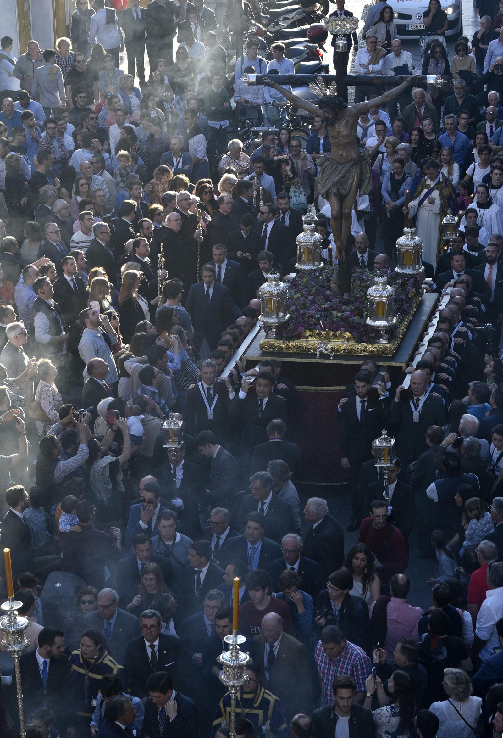 El Vía Crucis de las Cofradías 2019, en imágenes