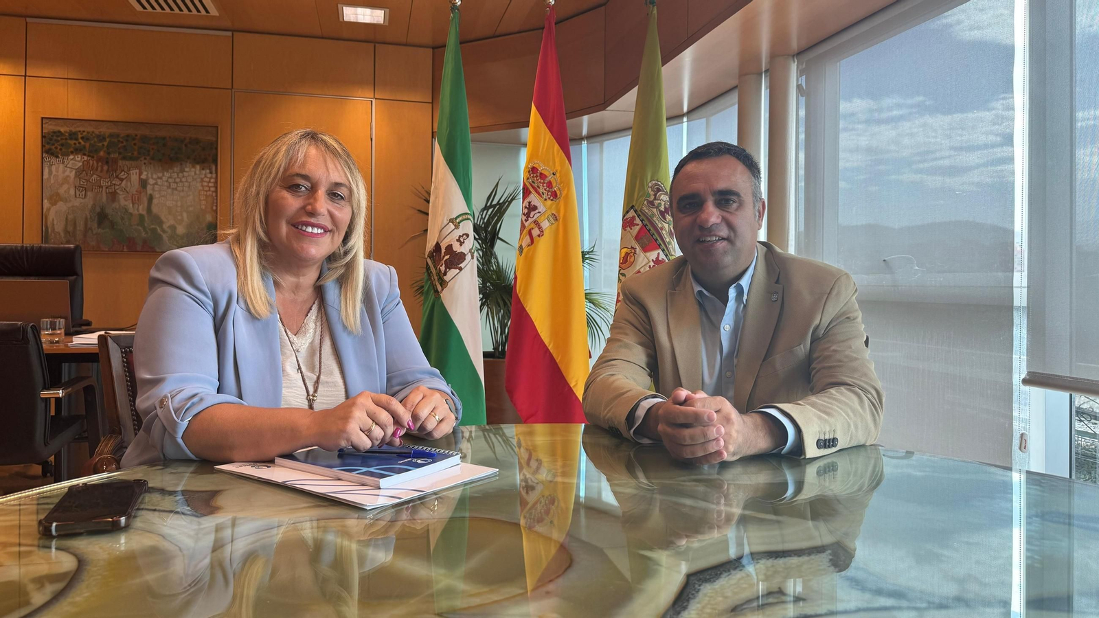 Meri Sádaba, alcaldesa de Las Gabias y Francis Rodríguez, presidente de la Diputación de Granada